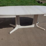 White oval Baumann table