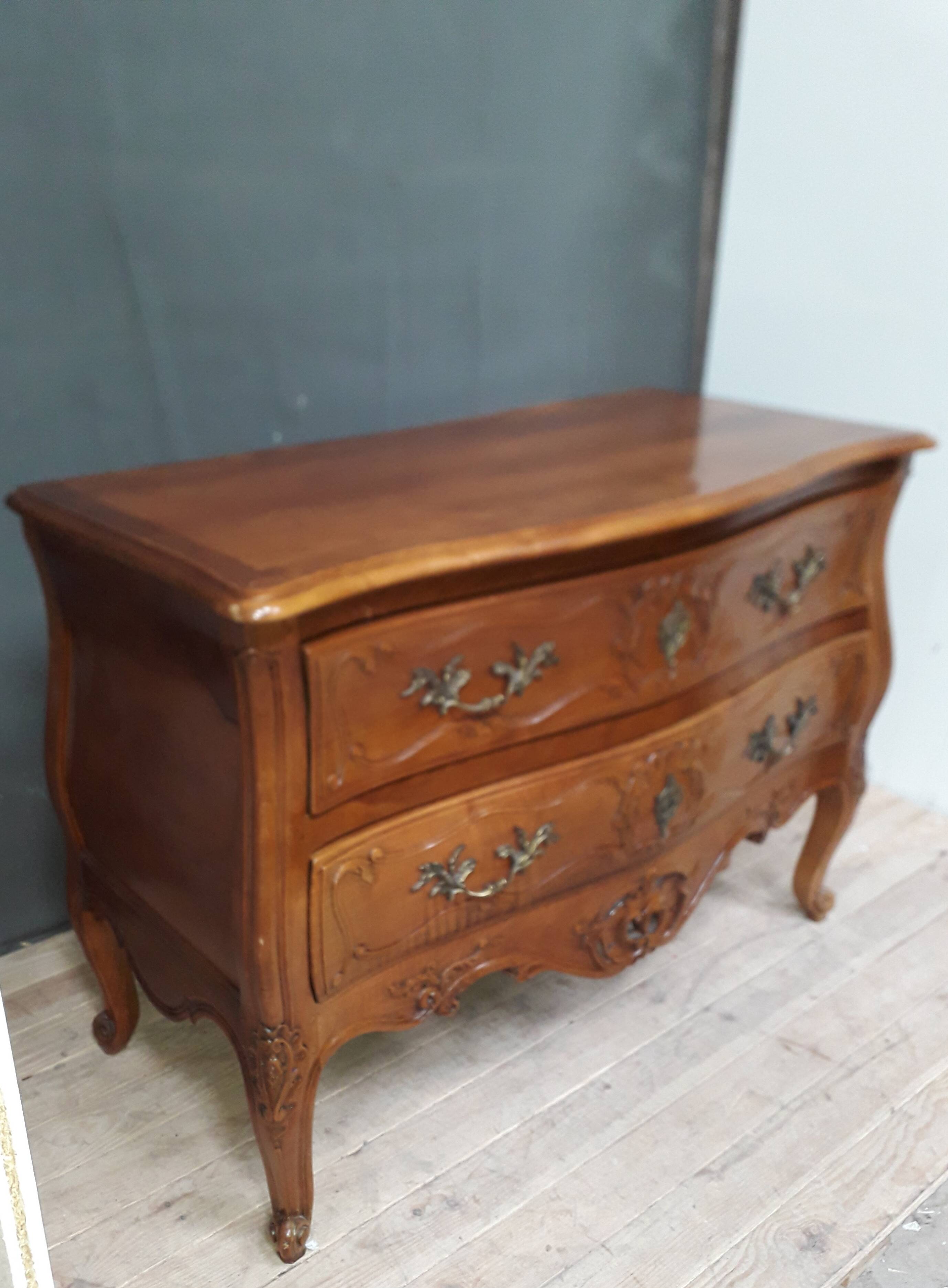 Commode style Louis XV provençale