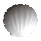 Wall lamp in frosted opaline scallop shape