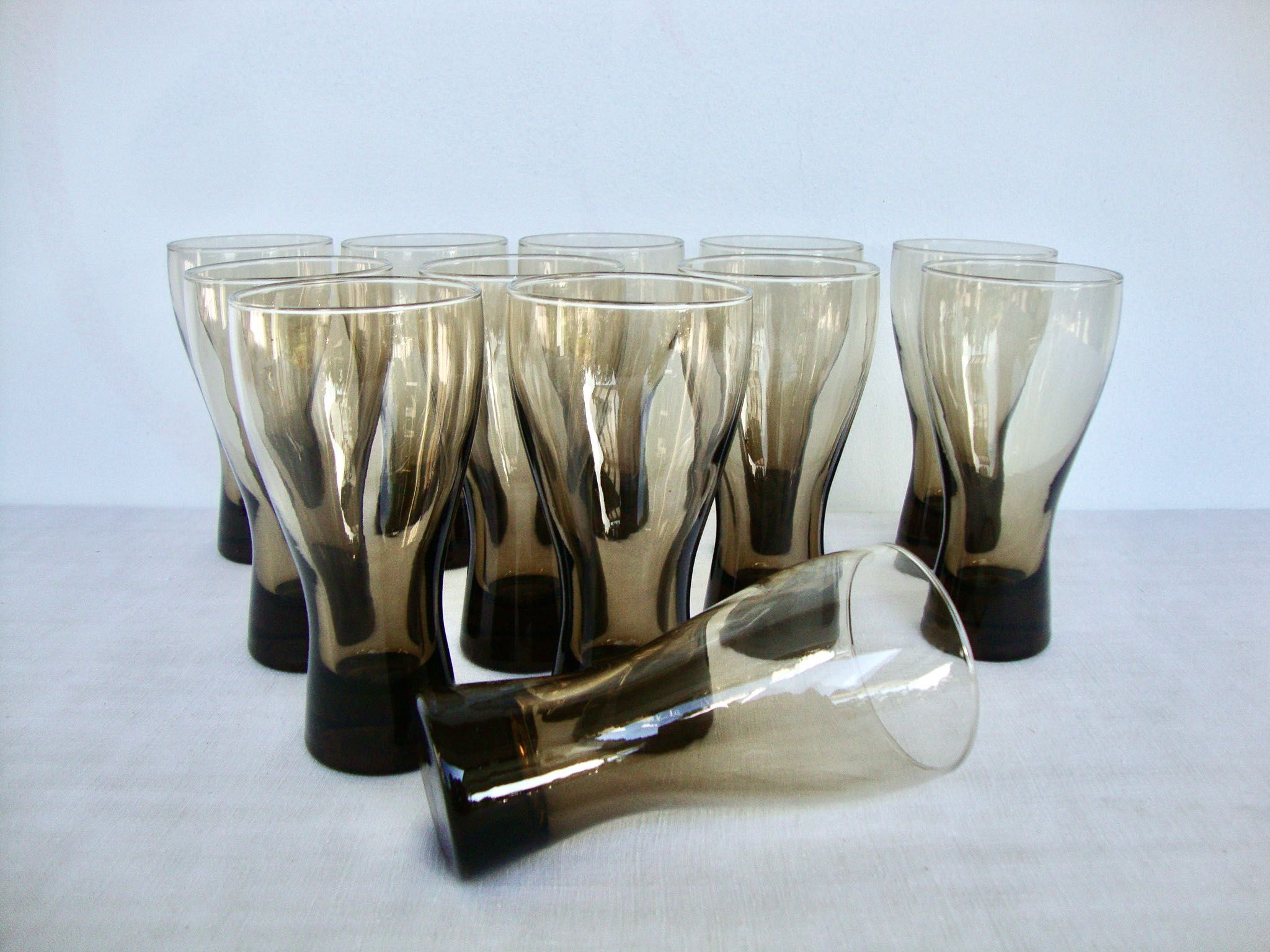 Série de 12 verres en verre soufflé