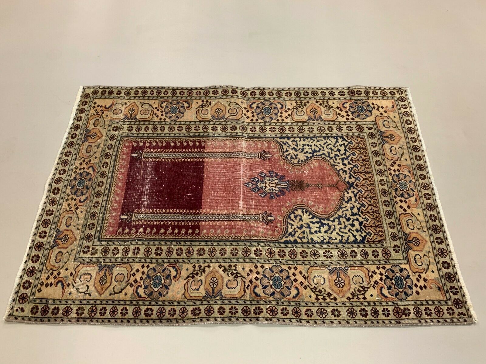 Distressed Turkish Rug 125x85 cm Vintage Shabby, Wool Tribal Pink, Beige Small
