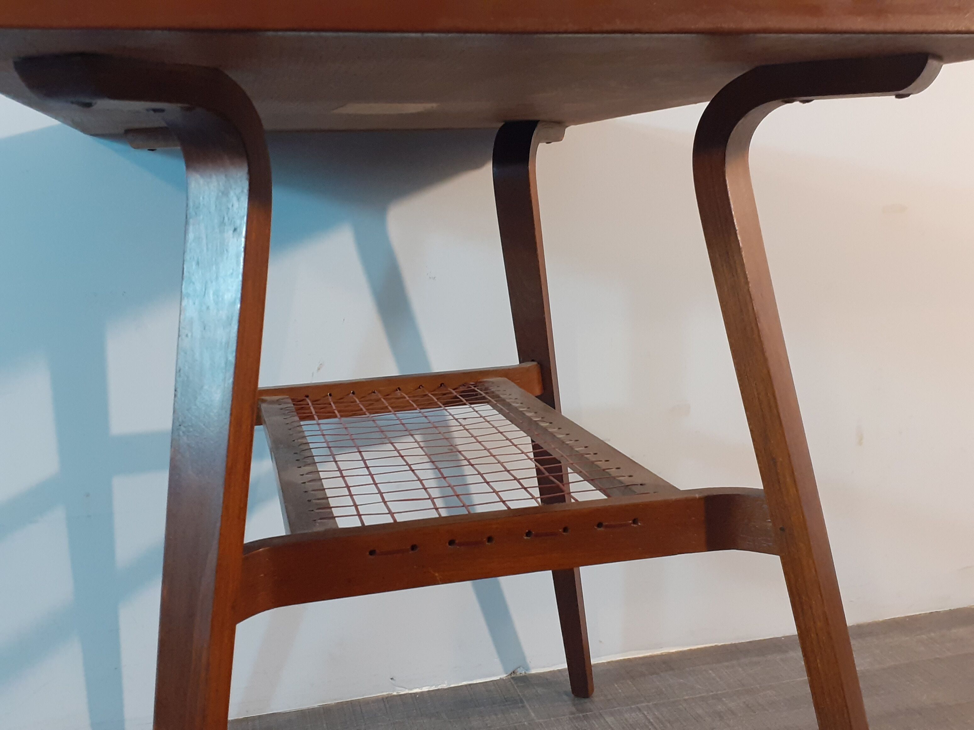 Table d'appoint Drevopodnik Holesov vintage Tchécoslovaque 1960s