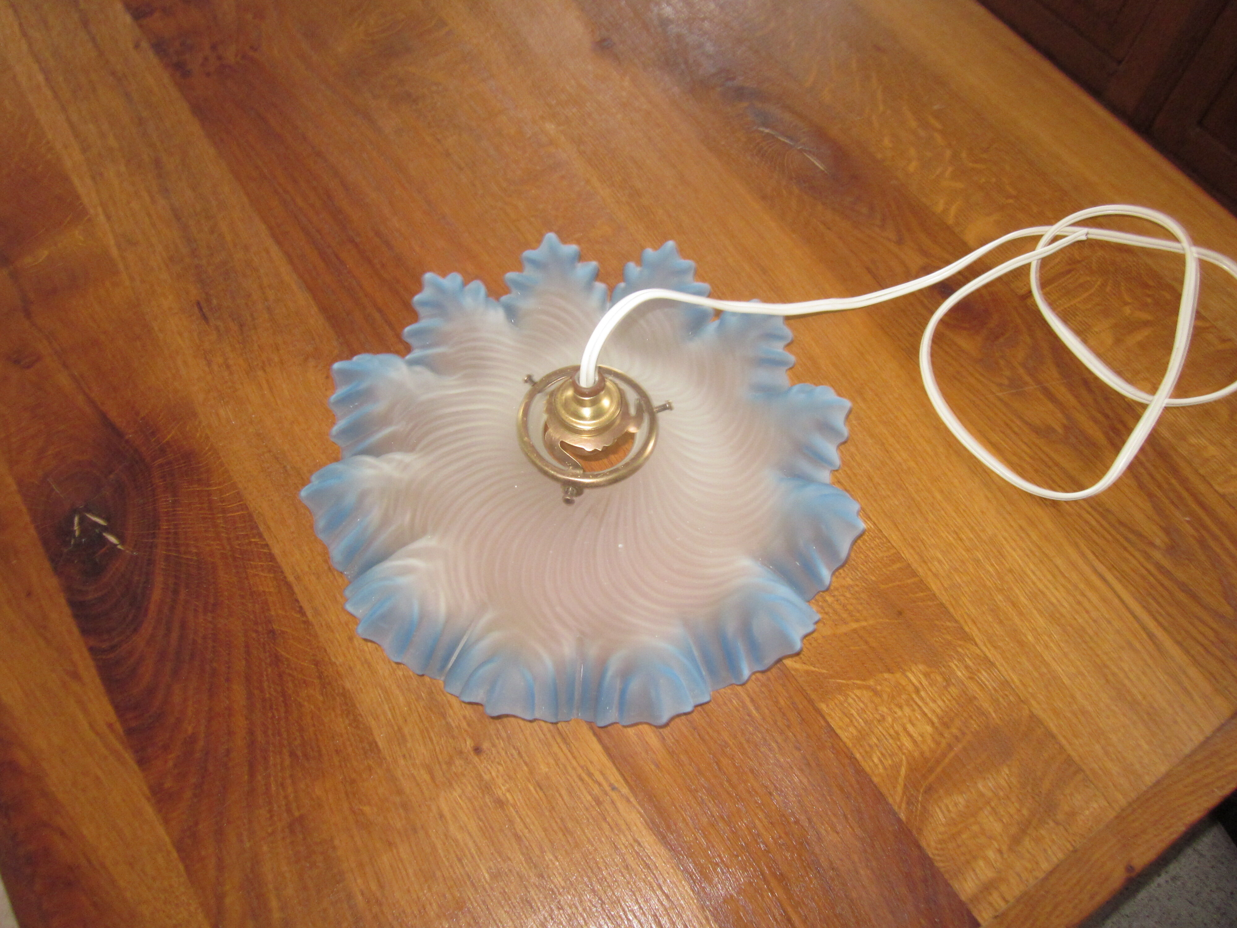Antique suspension in glass