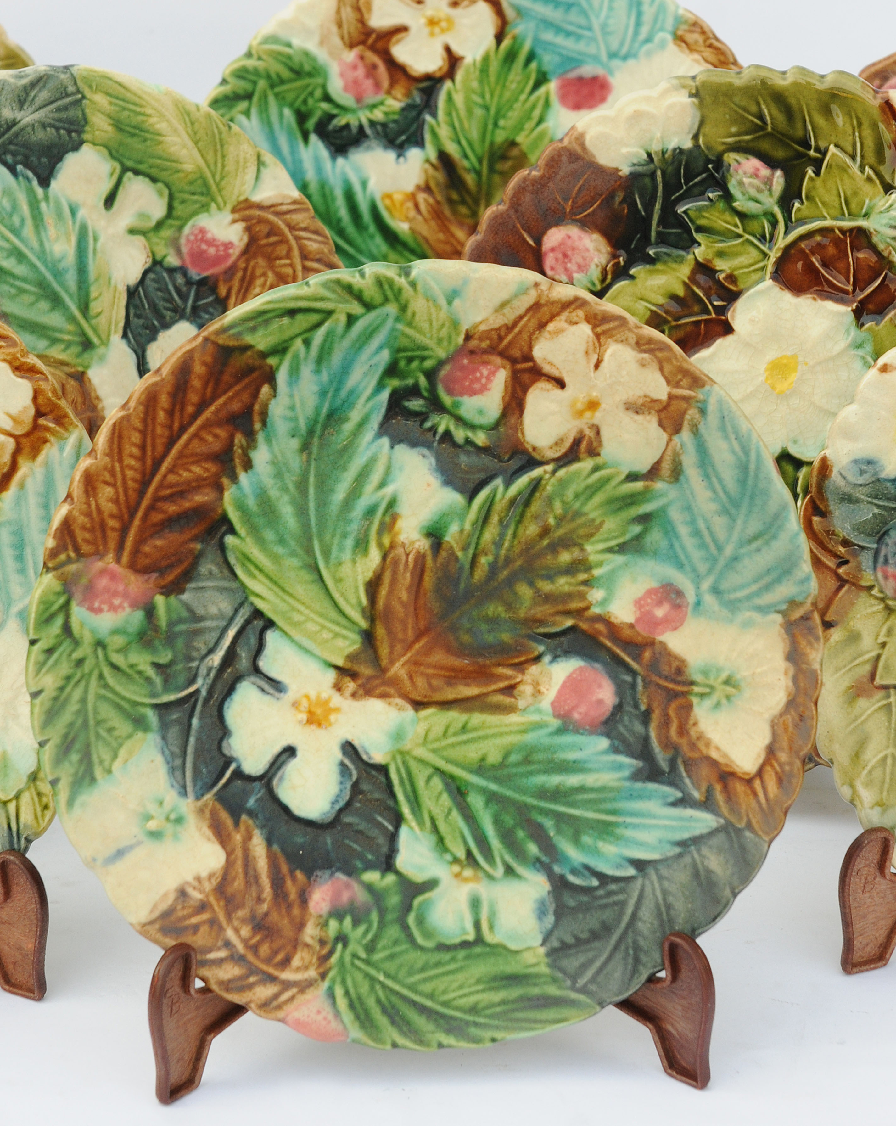 Series of 9 plates made of Sarreguemines earthenware