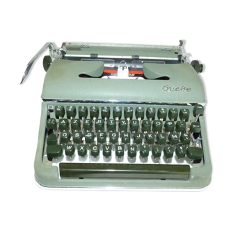 Machine à écrire de Marque Olympia modèle Oriette de luxe SG-3  vintage 1960
