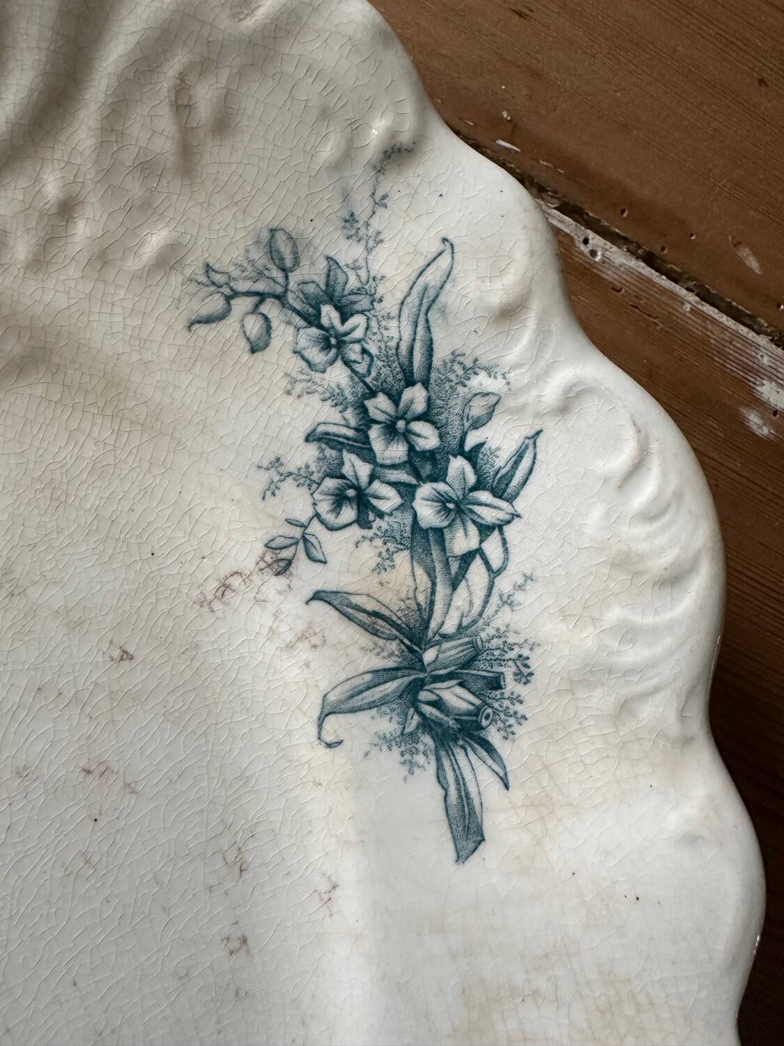 Petrus regout oval dish orchid model large