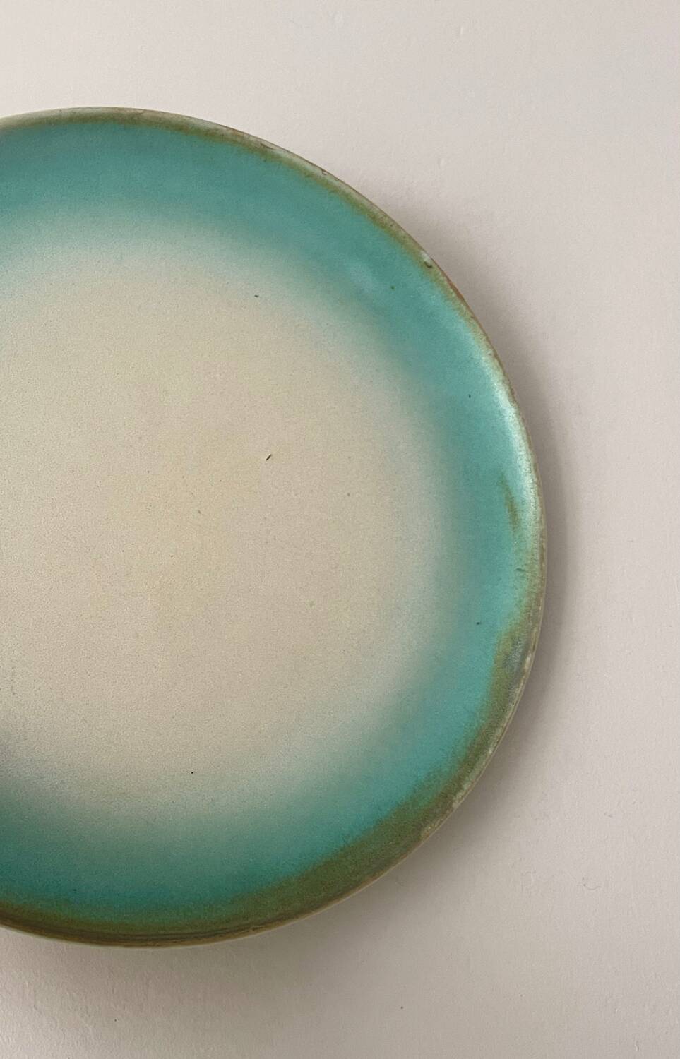 Service d’assiettes en grès émaillé