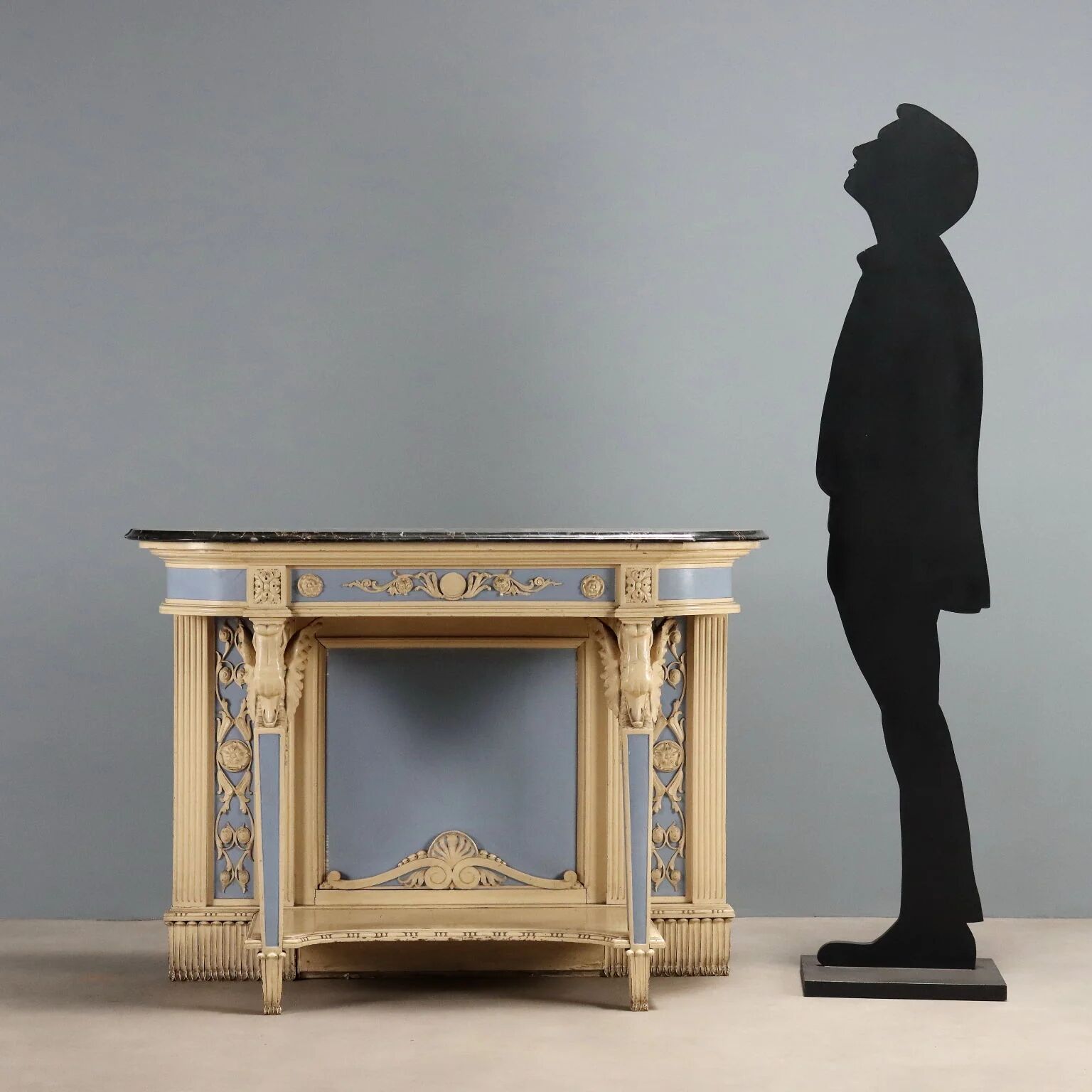 Console ancienne de style néoclassique en bois sculpté, XIXe siècle