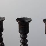 Candelabre en forme de bobine de style menorah habilement forgé.