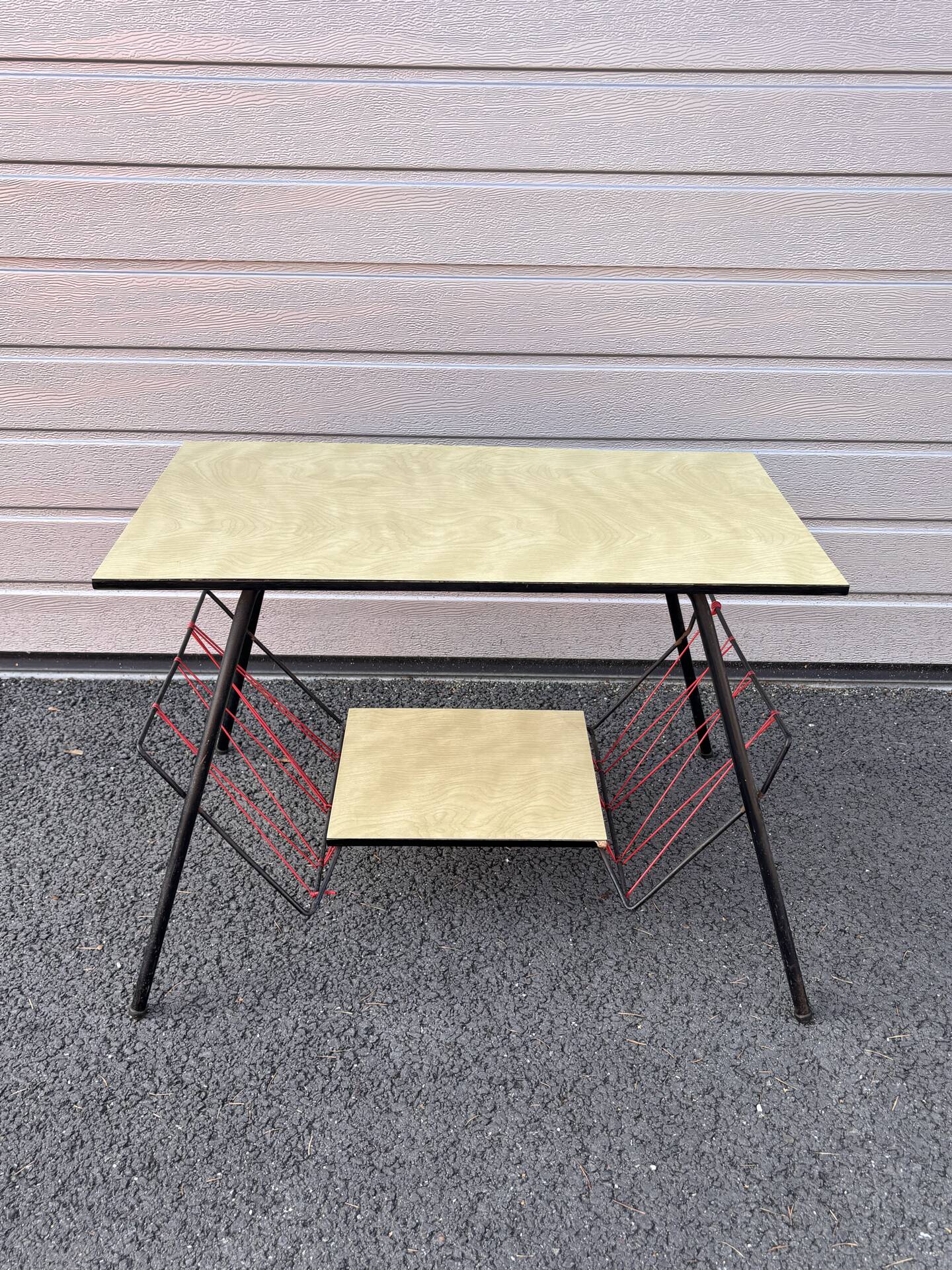 Desserte porte-revues vintage en Formica – Années 60/70