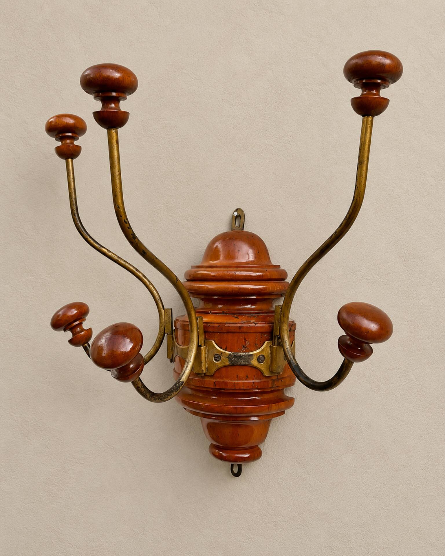 Antique wall coat rack in turned wood and gilded metal, circa 1900-1930.