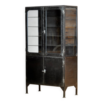 armoire médicale polie, années 1970