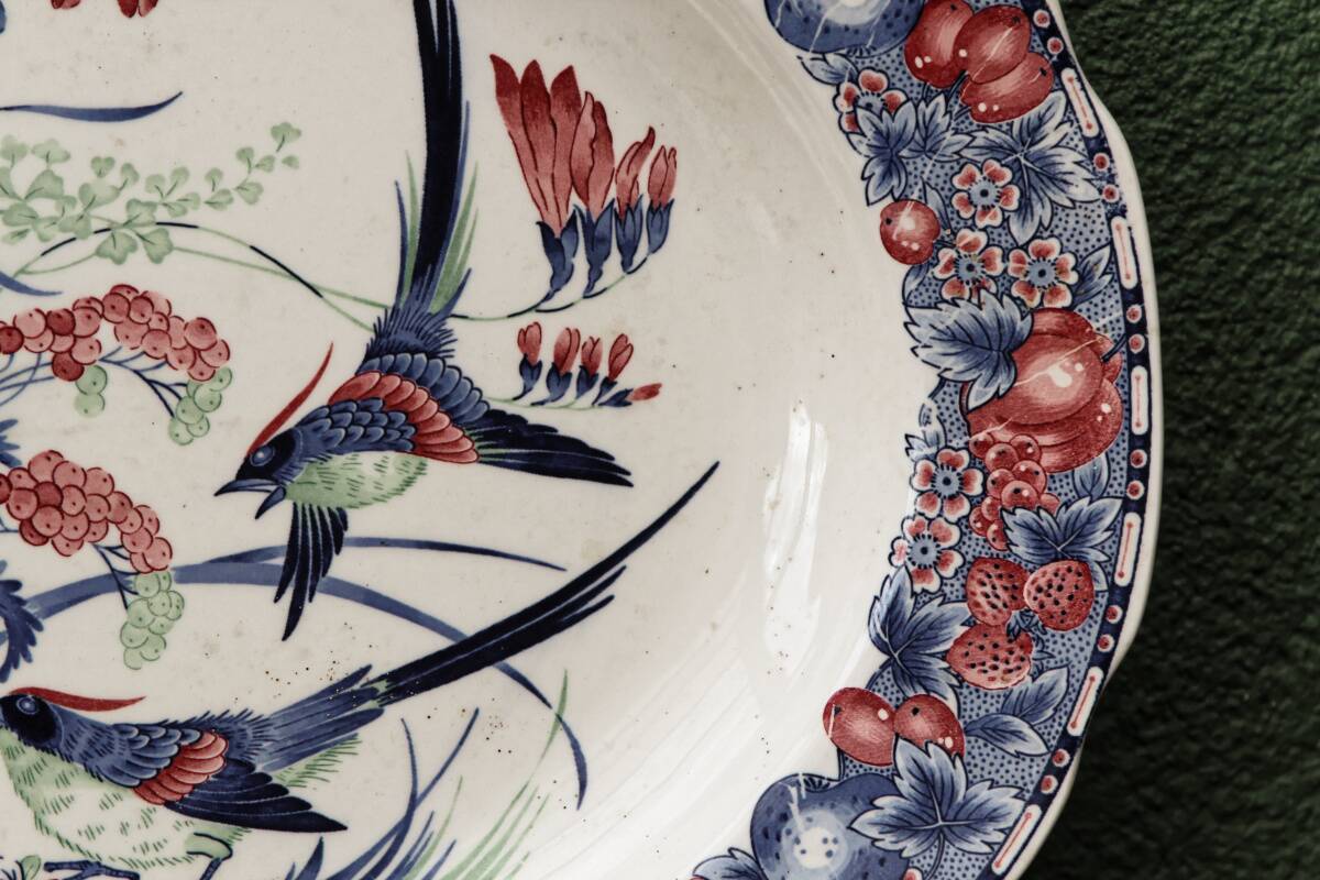 Pair of Japanese ceramic dishes