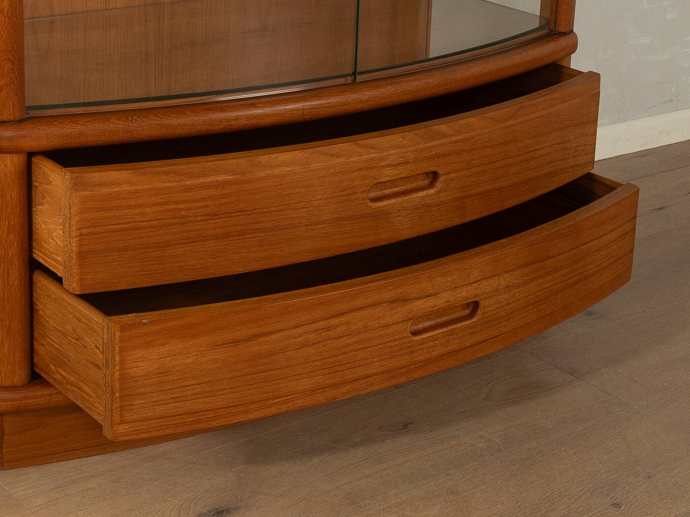 Exclusive display cabinet from the 1980s, solid teak, glass doors, drawers, lighting