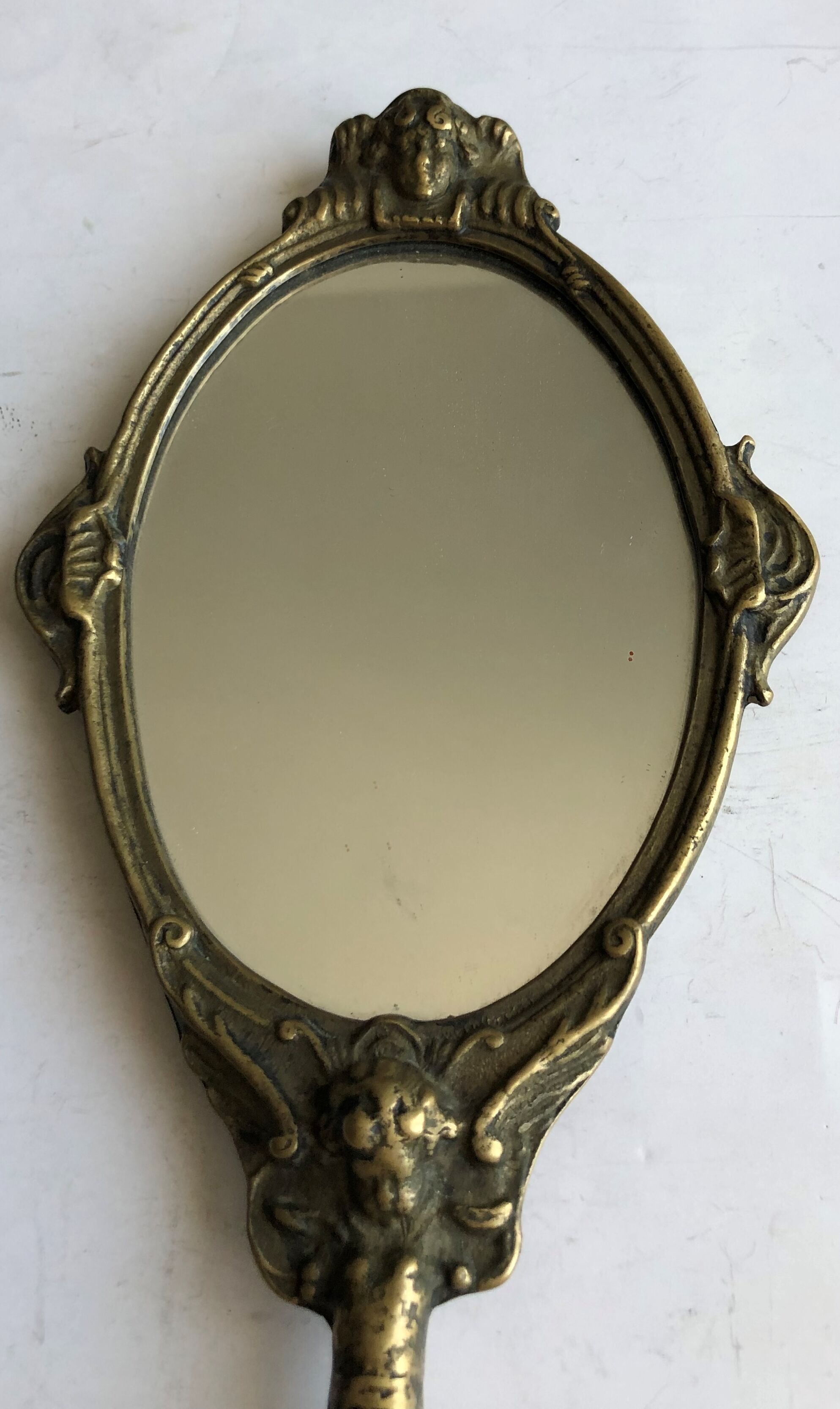 Hand-facing mirror