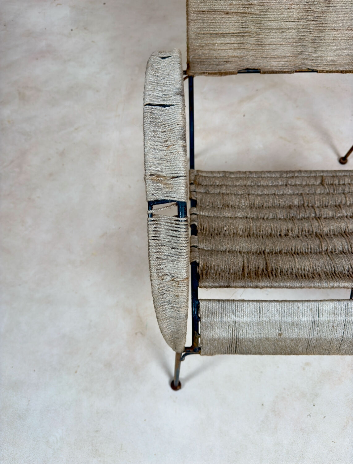 Fauteuil en métal cordé