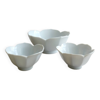 Lot de bols forme lotus en porcelaine