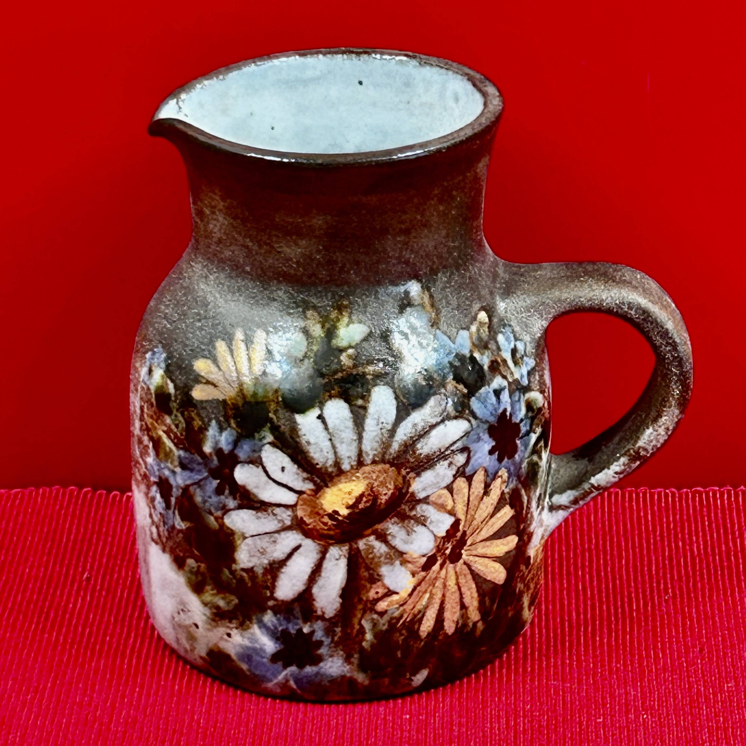 kostanda Vallauris Pichet à lait 1970 rare décor floral H 11,5 cm