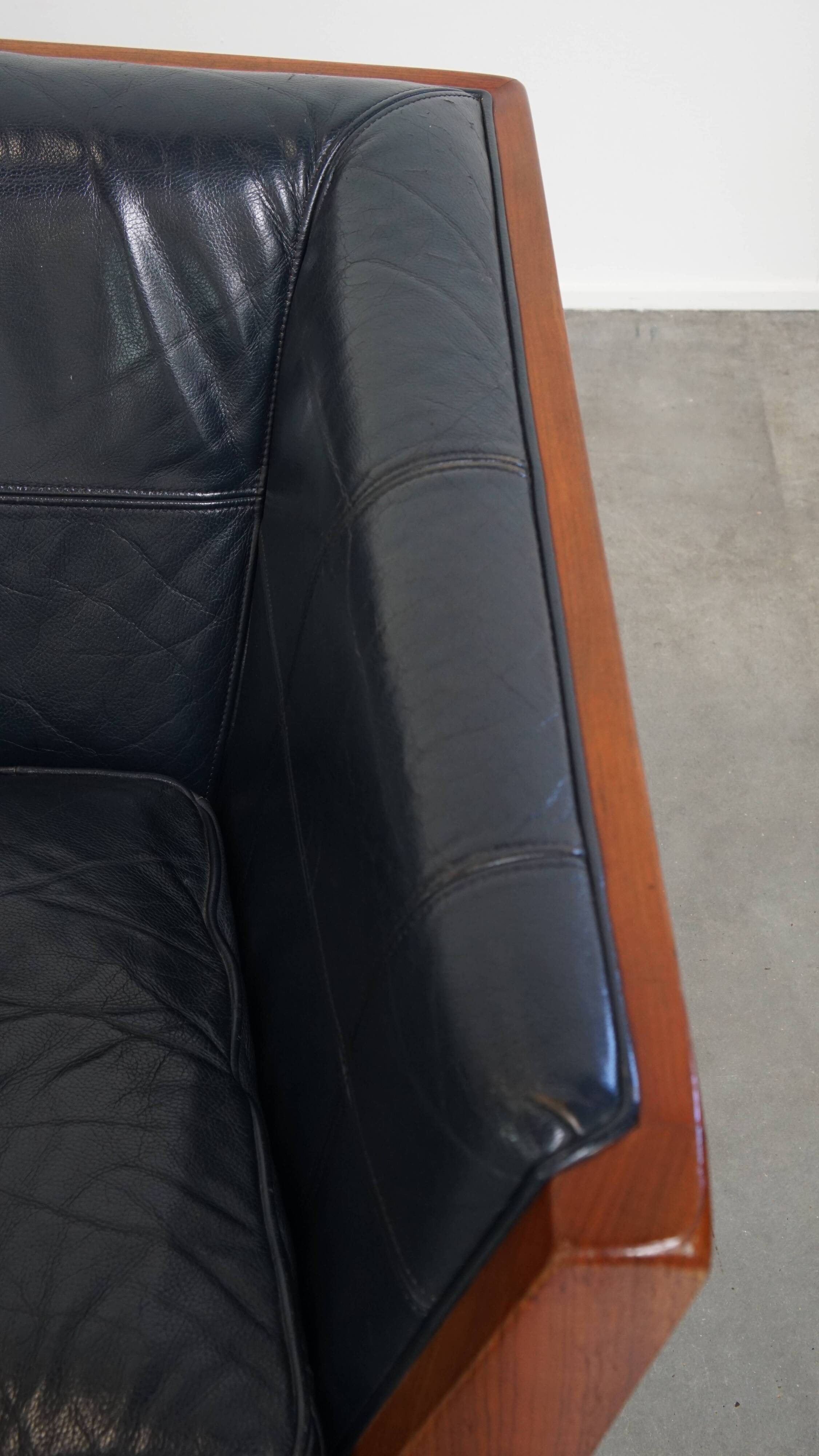 Canapé Art Déco 2,5 places avec boiseries et cuir de vachette bleu foncé