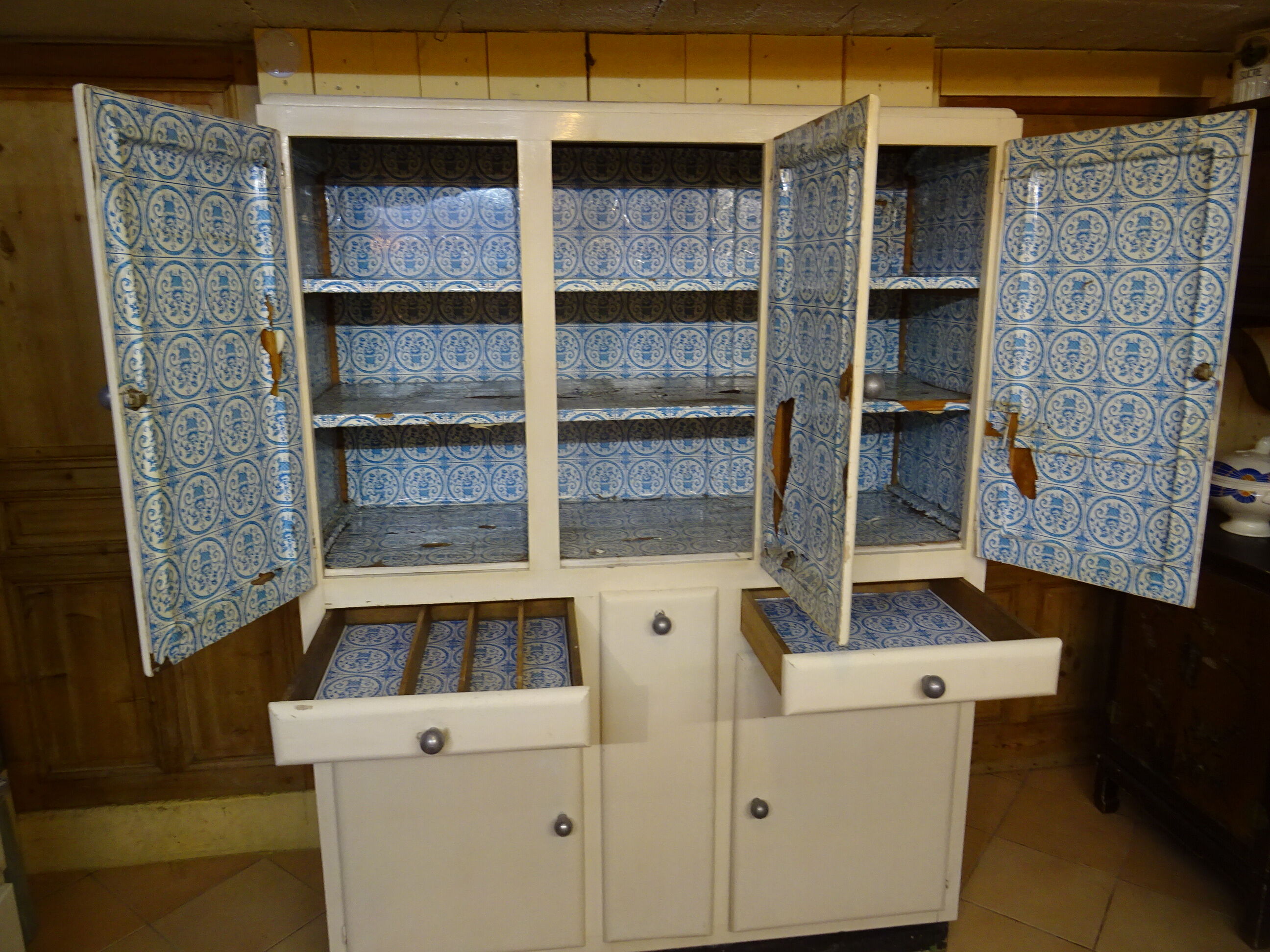 6-door mado buffet