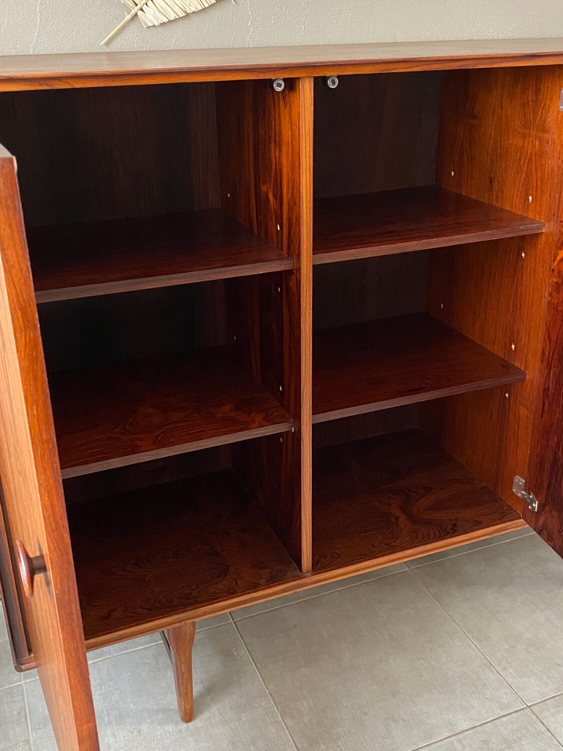 Sideboard / high rosewood row