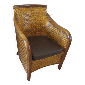 Fauteuil en rotin tressé et bois exotique de style colonial