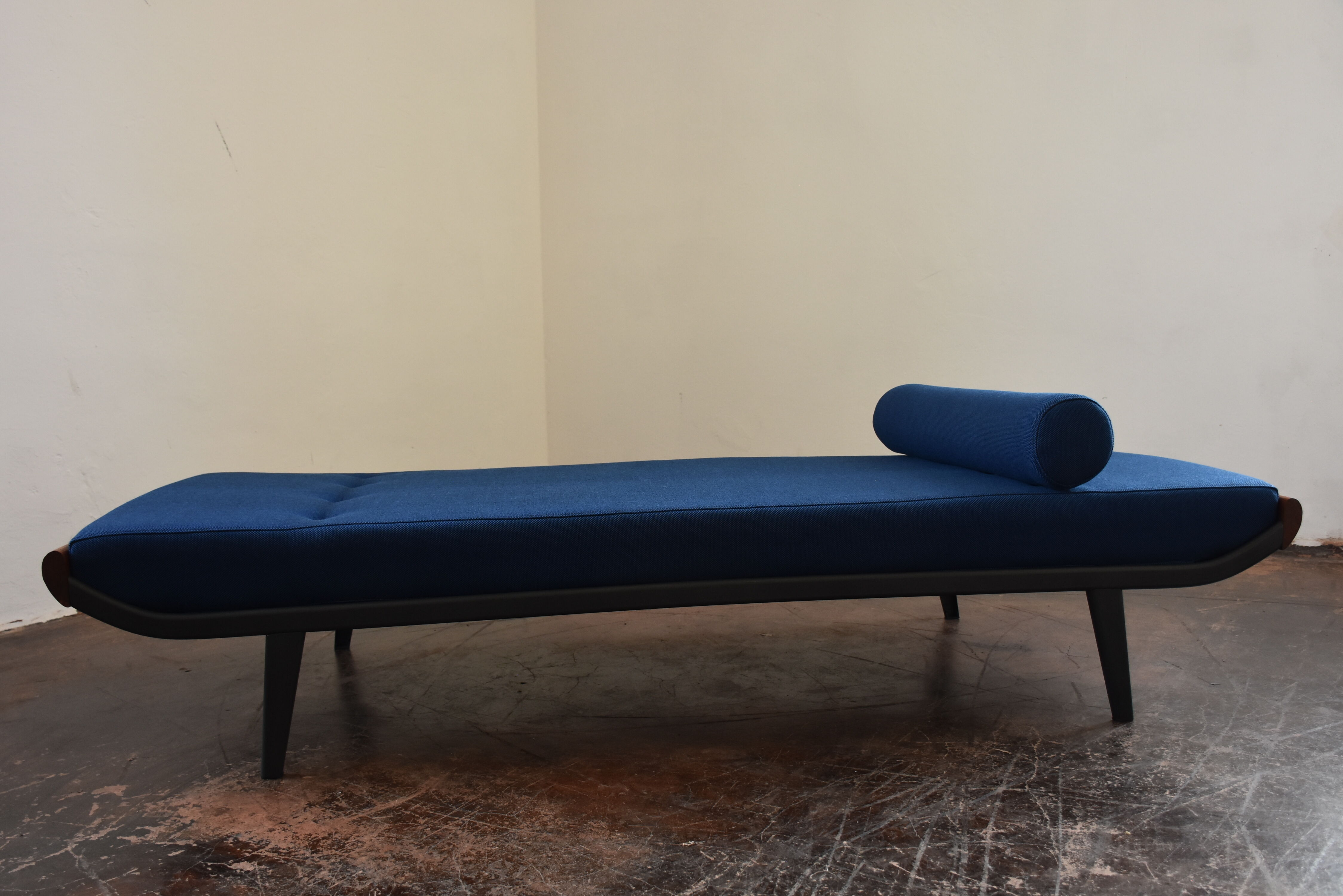 2 Cleopatra Mid Century Design Daybeds