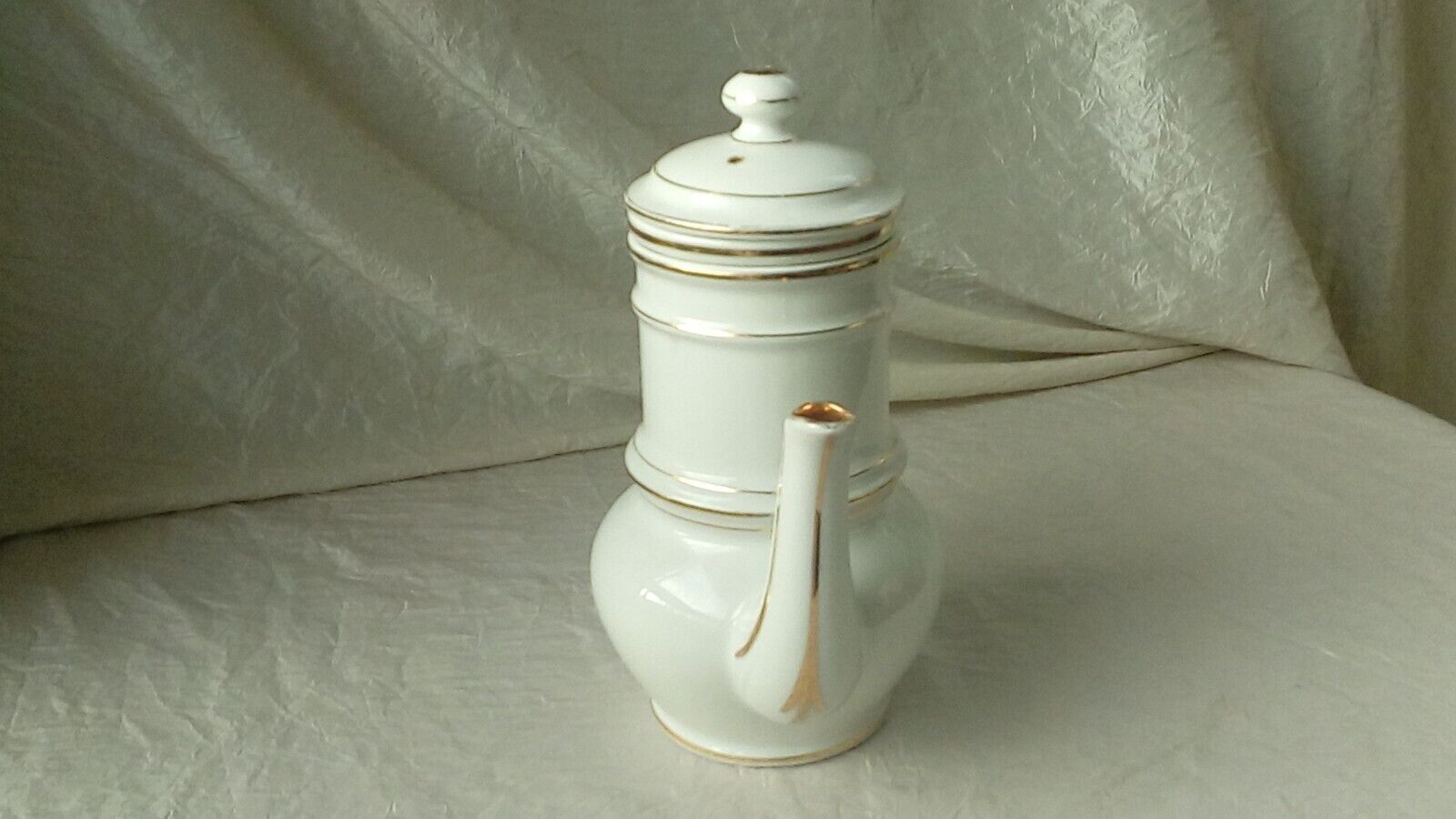 Theiere in villedieu porcelain