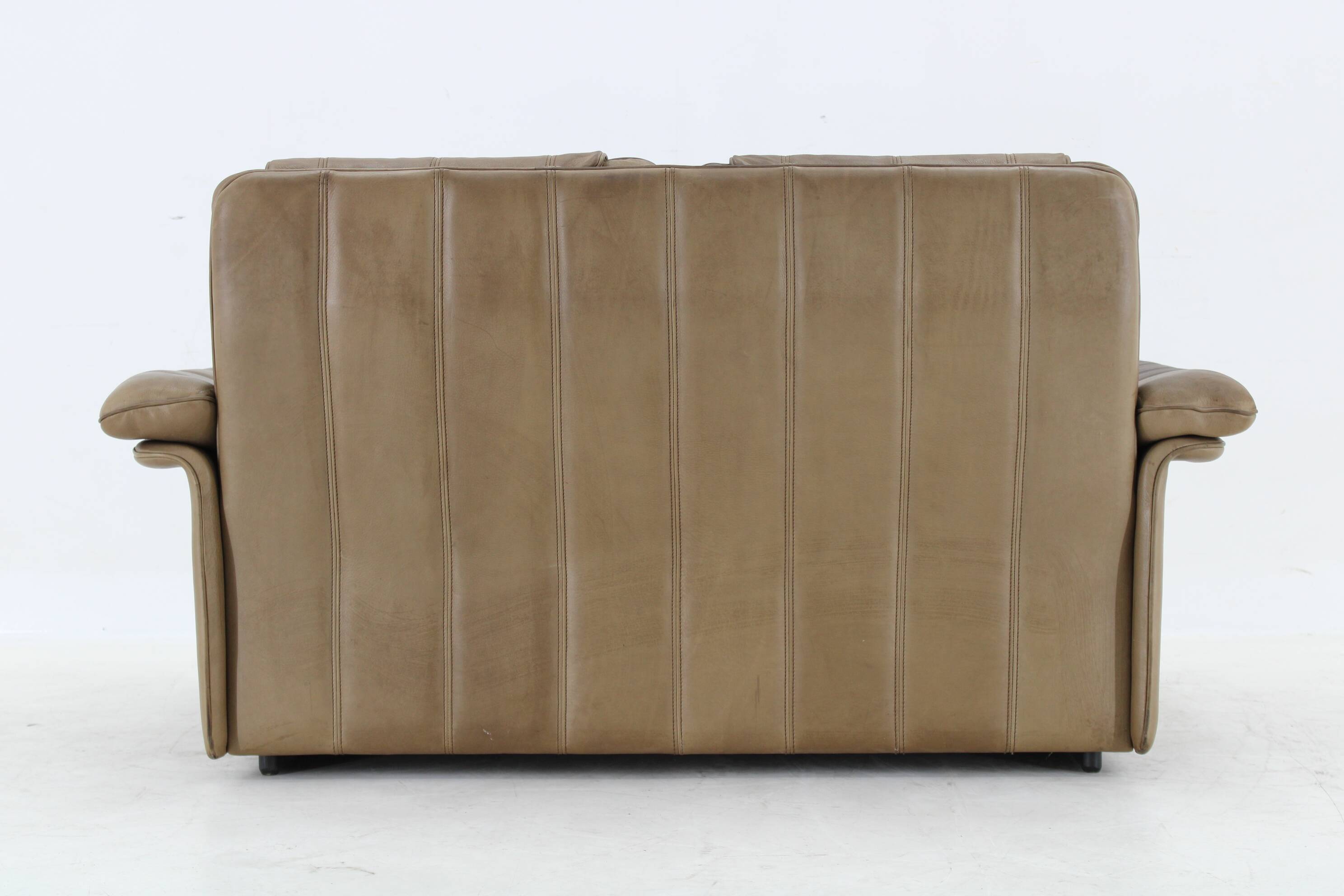 1970s De sede Exclusive Buffalo Leather 2- Seater Sofa , Switzerland