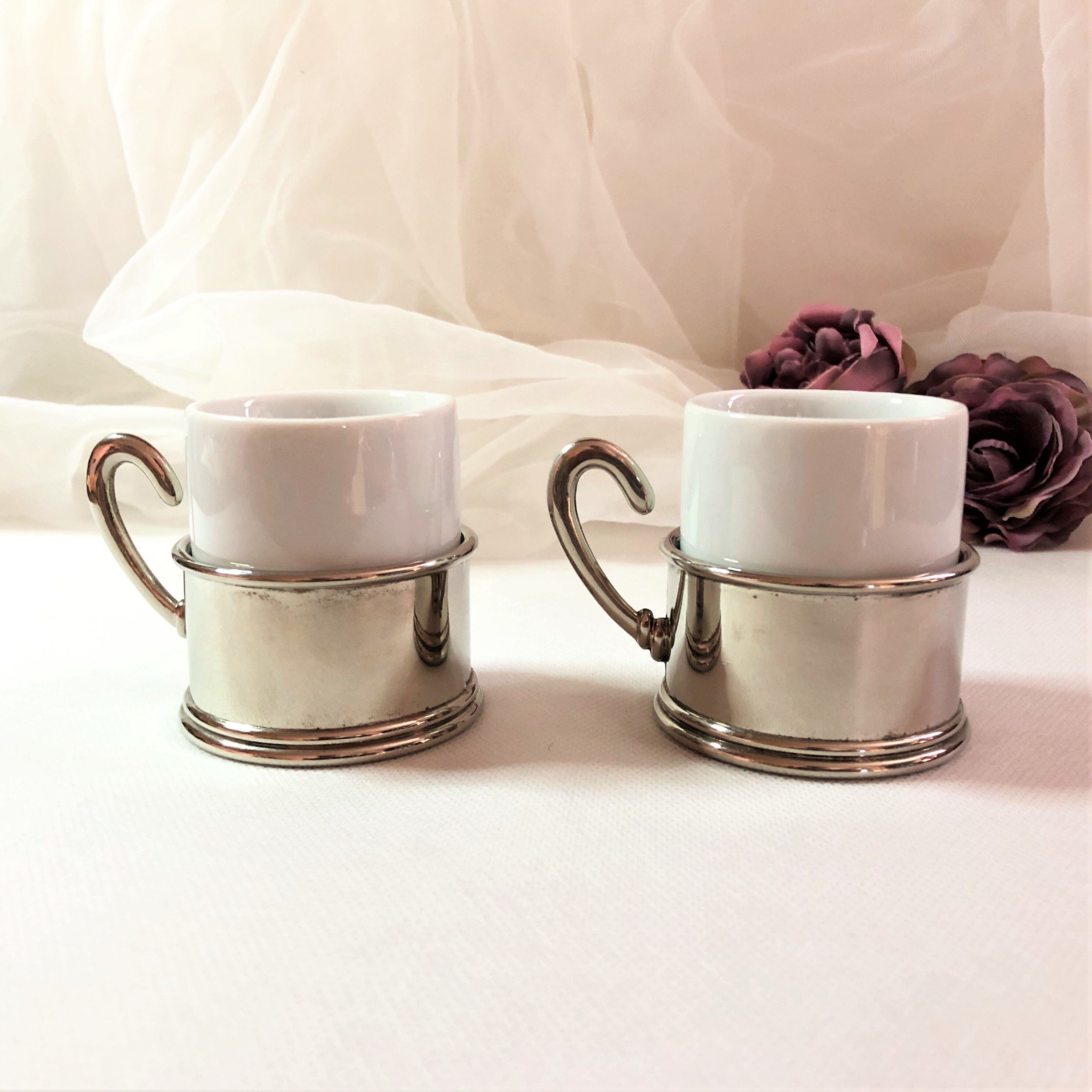 Set two porcelain cups and silver metal support