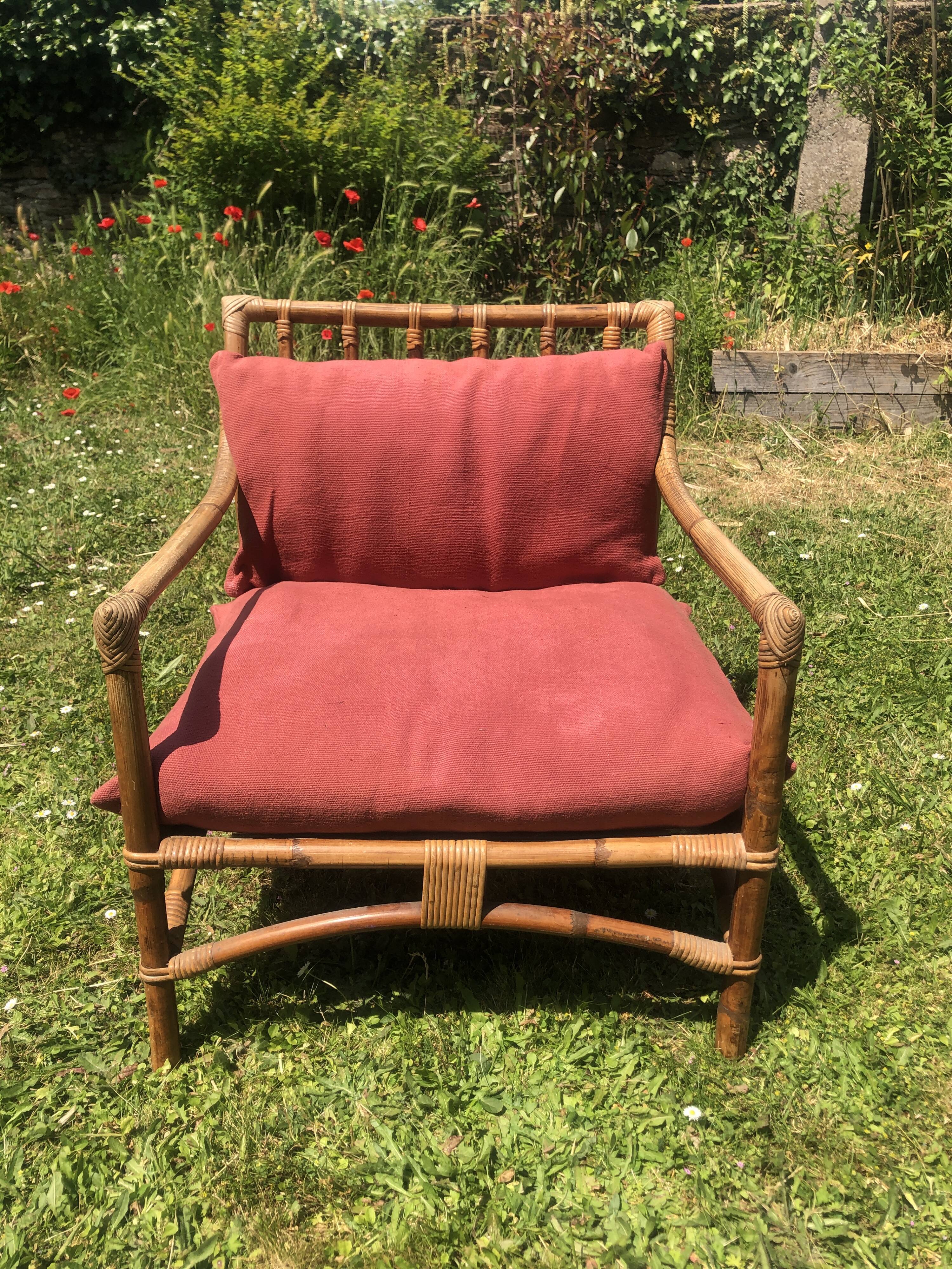 Rattan living room with 2 armchairs, coffee table cushions