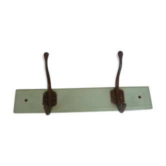 Porte-manteau, 2 patères sur bois, anciennes patères d'école