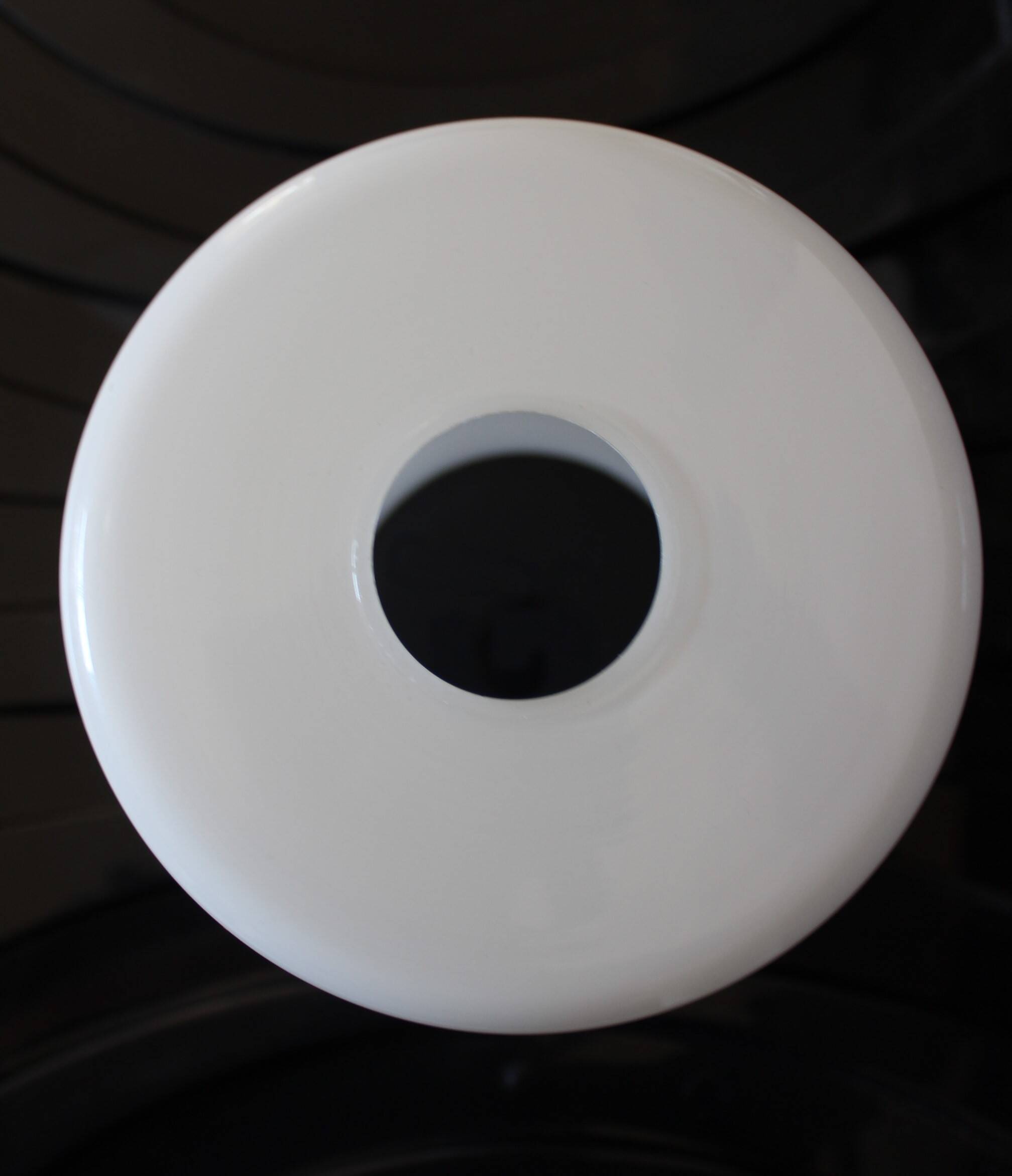 Suspension in opaline and gold from the 1960s.