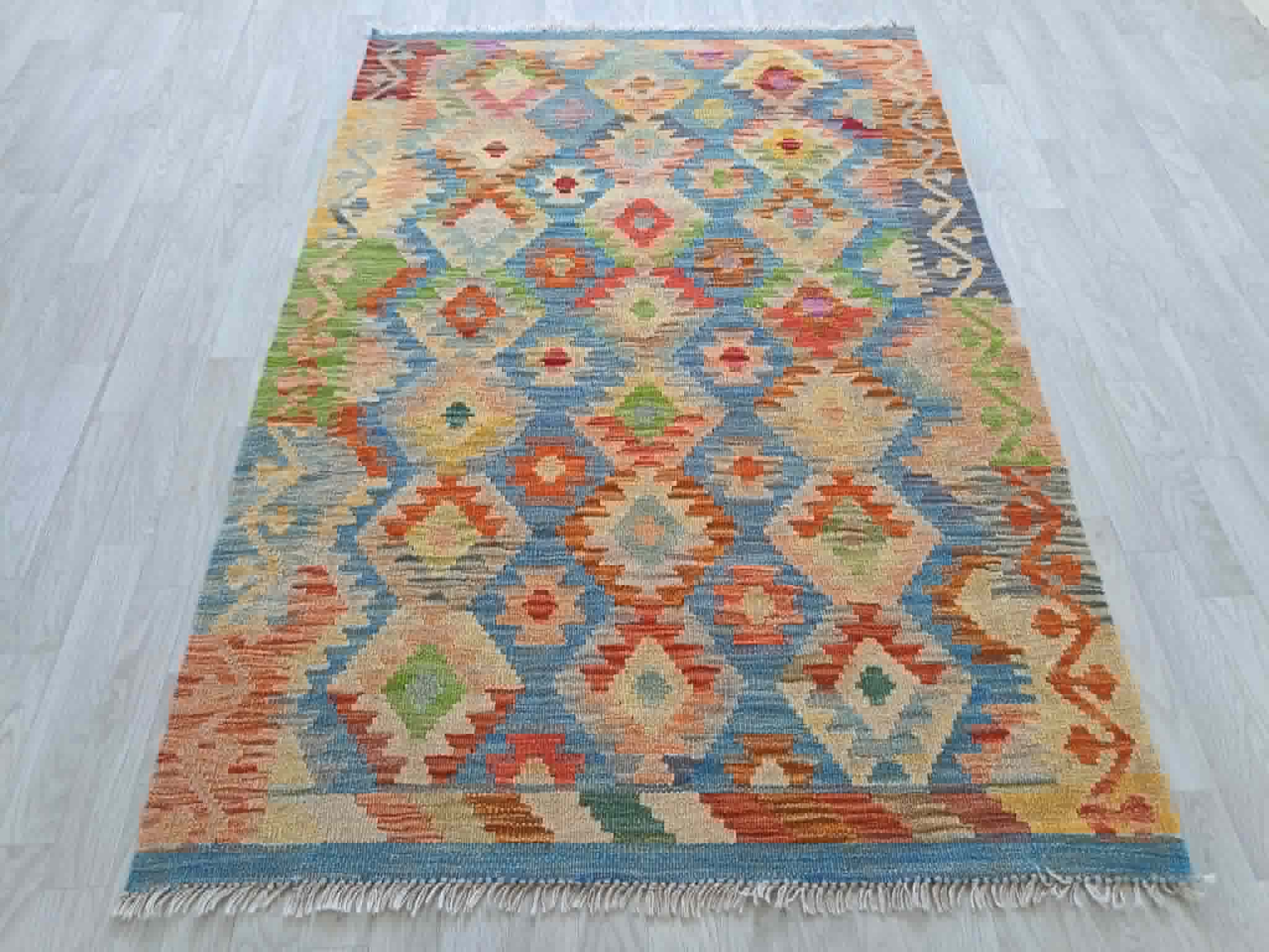 Handmade Persian Gashqaï rug