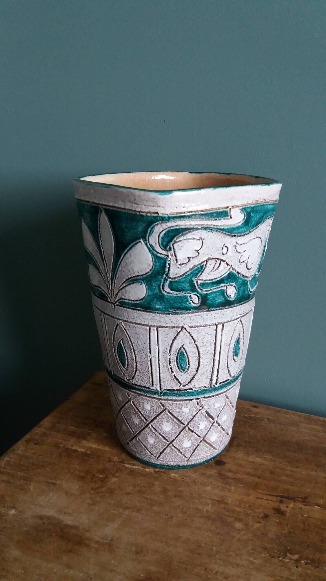 Sgraffito vase signed Nuovo Rinascimento, Fratelli Fanciullacci, Italy