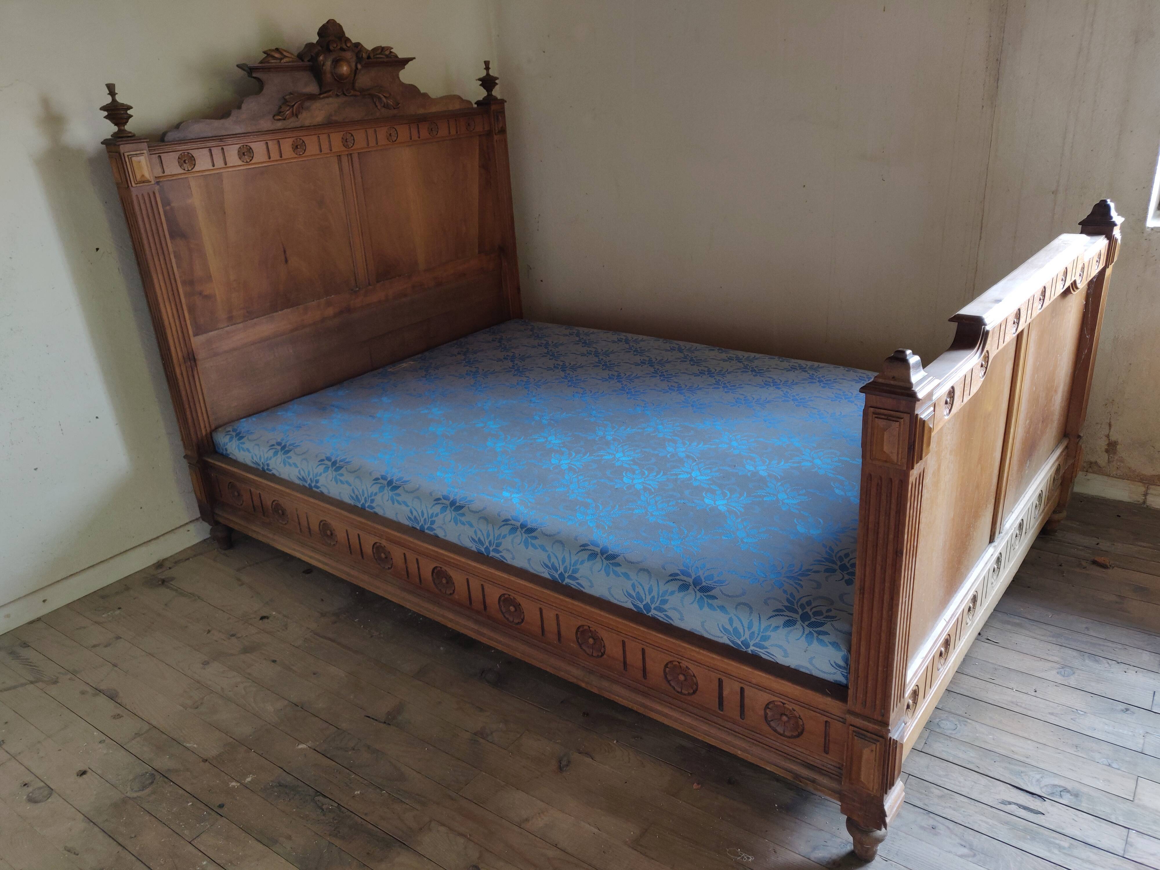 Ancient bed with medallion
