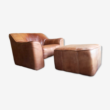 De Sede model DS44 patinated buffalo leather lounge chair and ottoman, 1970s
