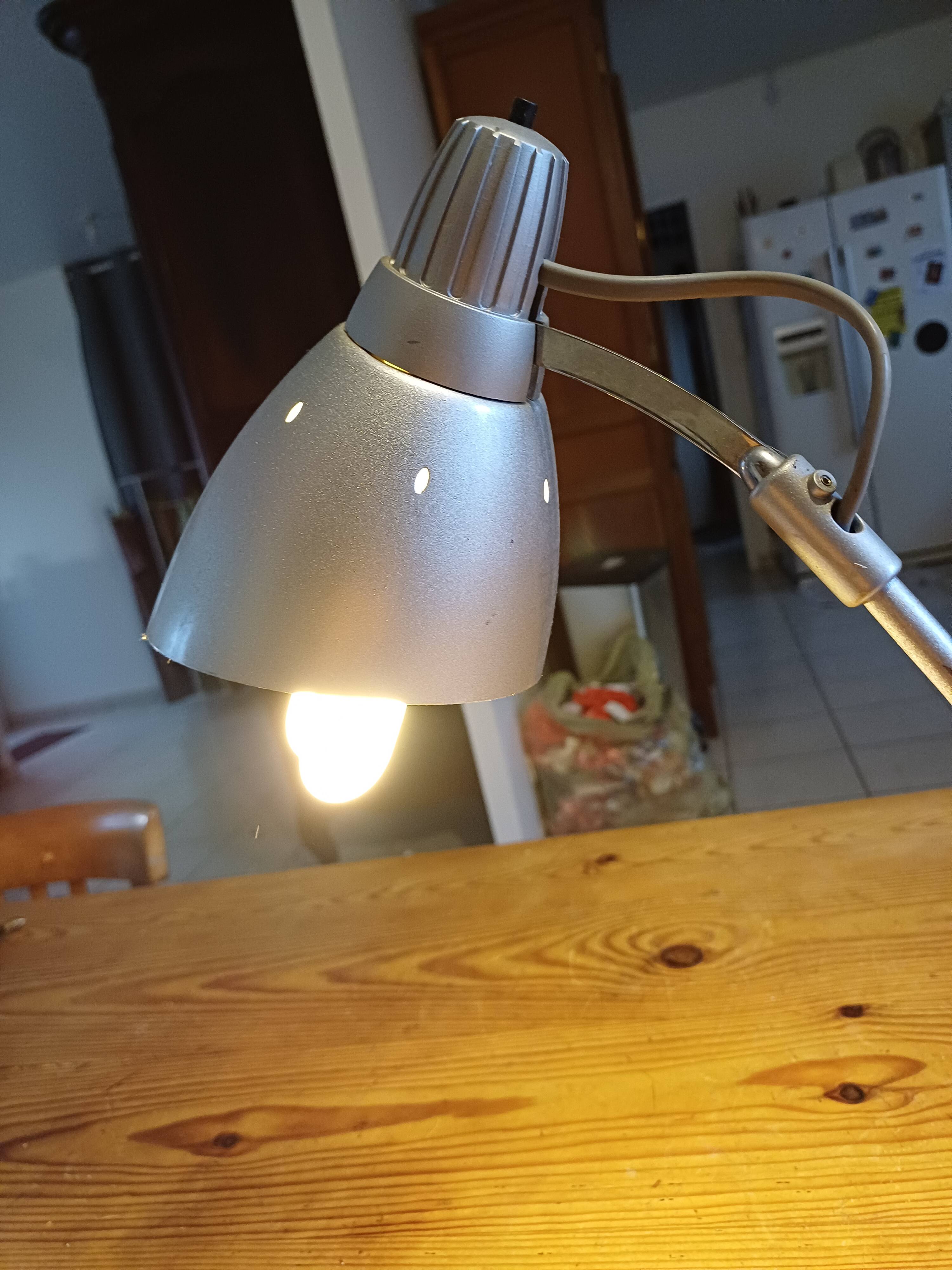 Metal desk lamp