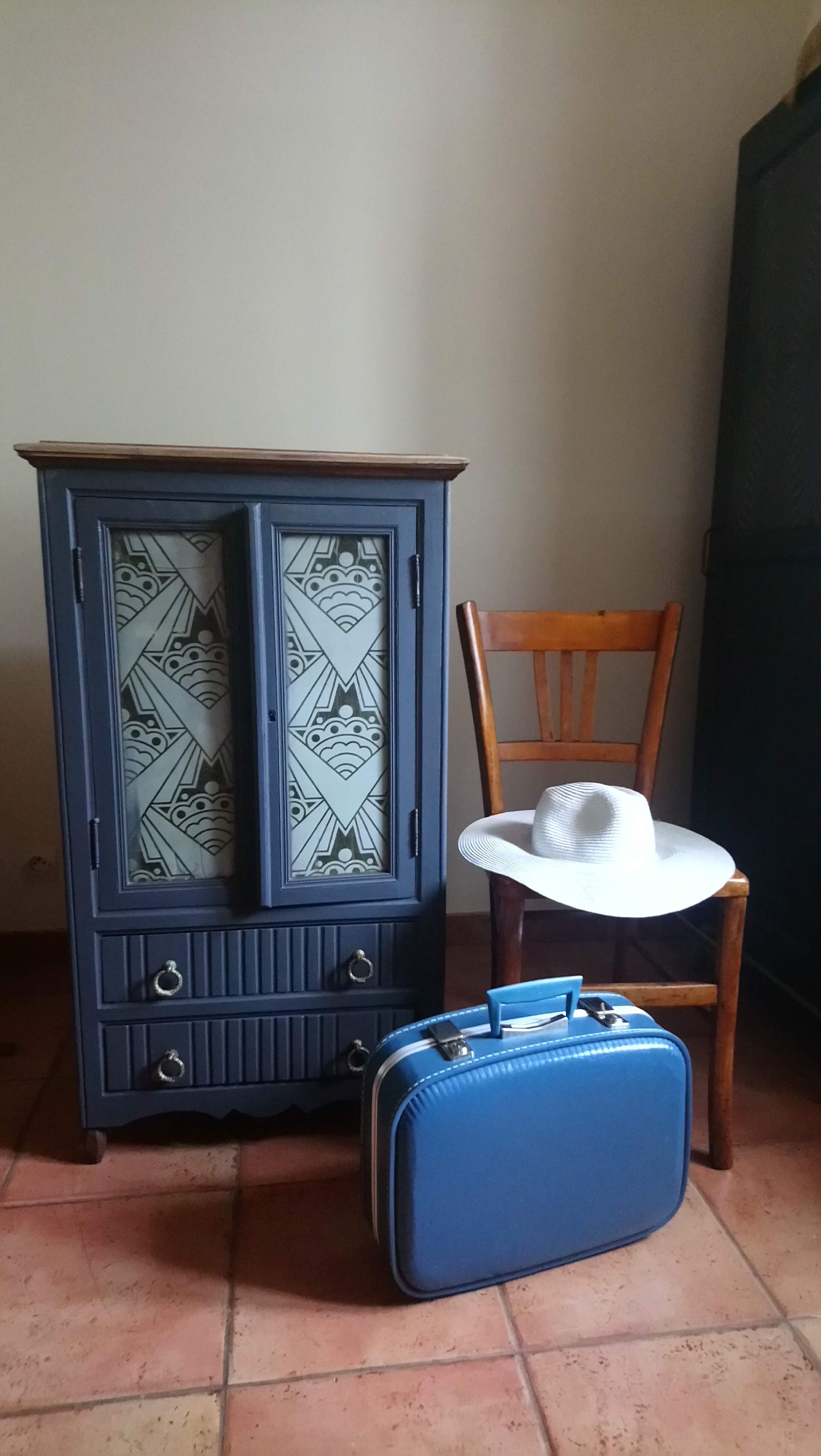 Small closet vintage