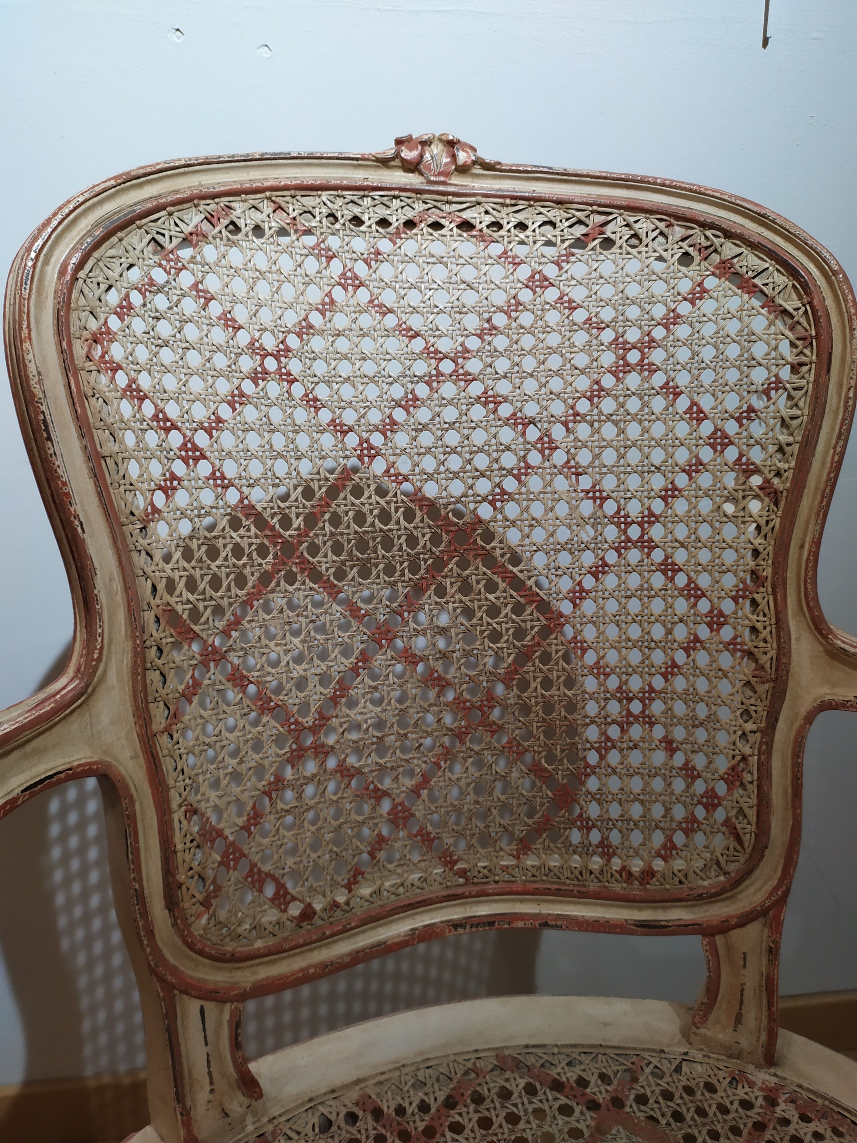 Paire de fauteuils cannés de style louis XV