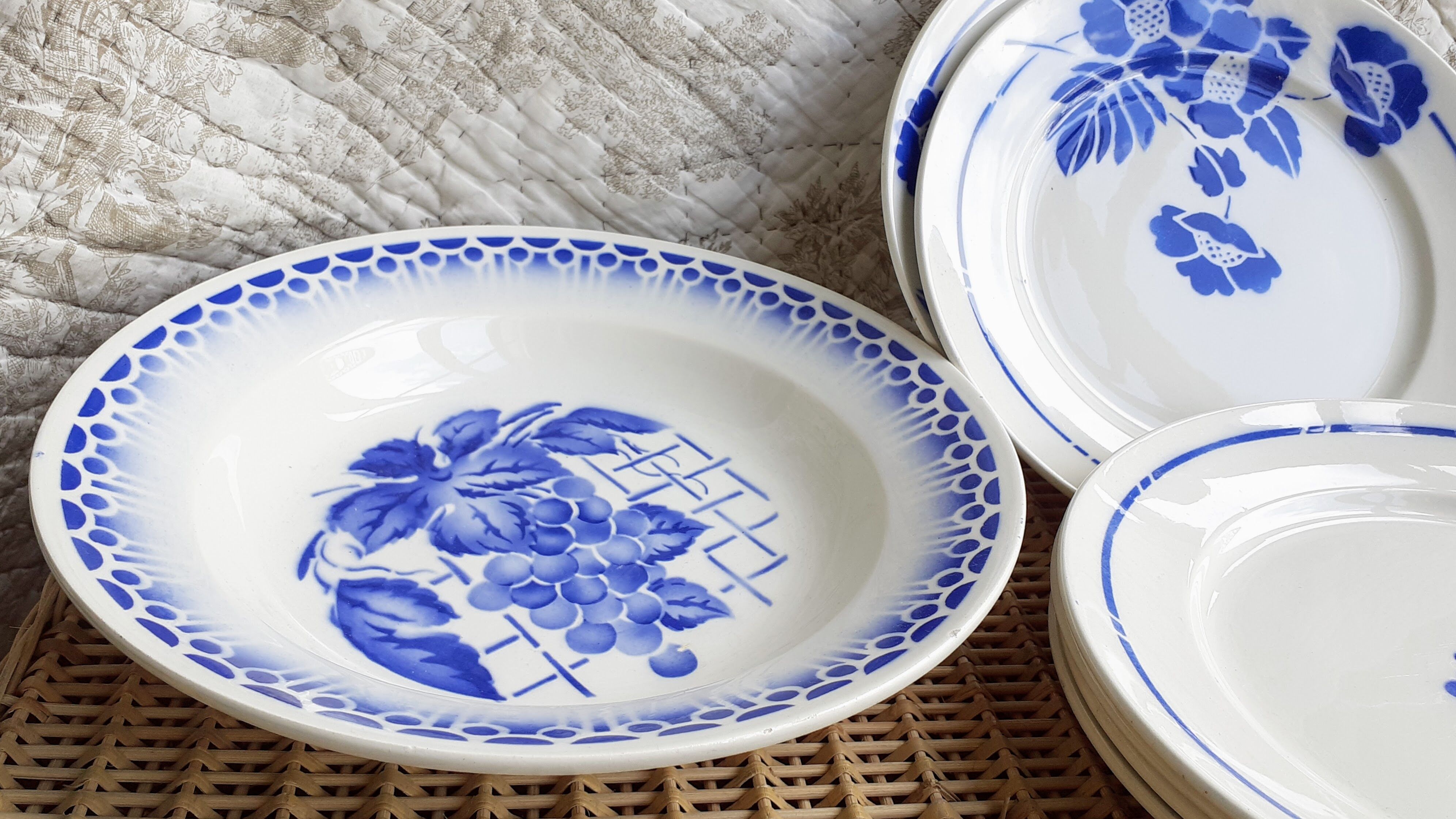 6 flat plates blue flowers