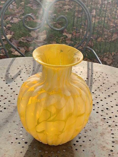 Vase en verre de clichy jaune et blanc, vintage