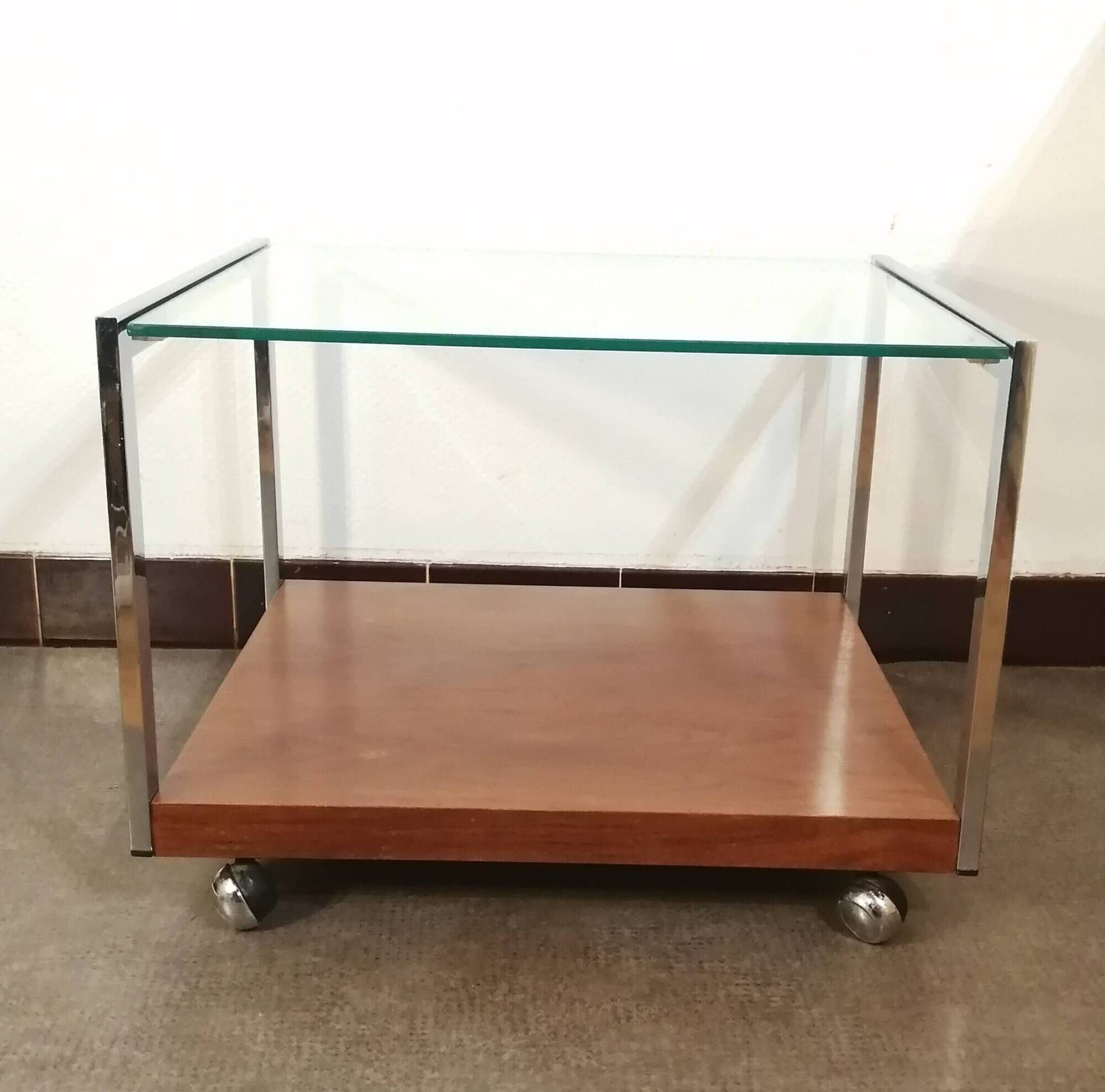 Designer coffee table on wheels, chrome, rosewood and glass from Denisco made in Italy 1970