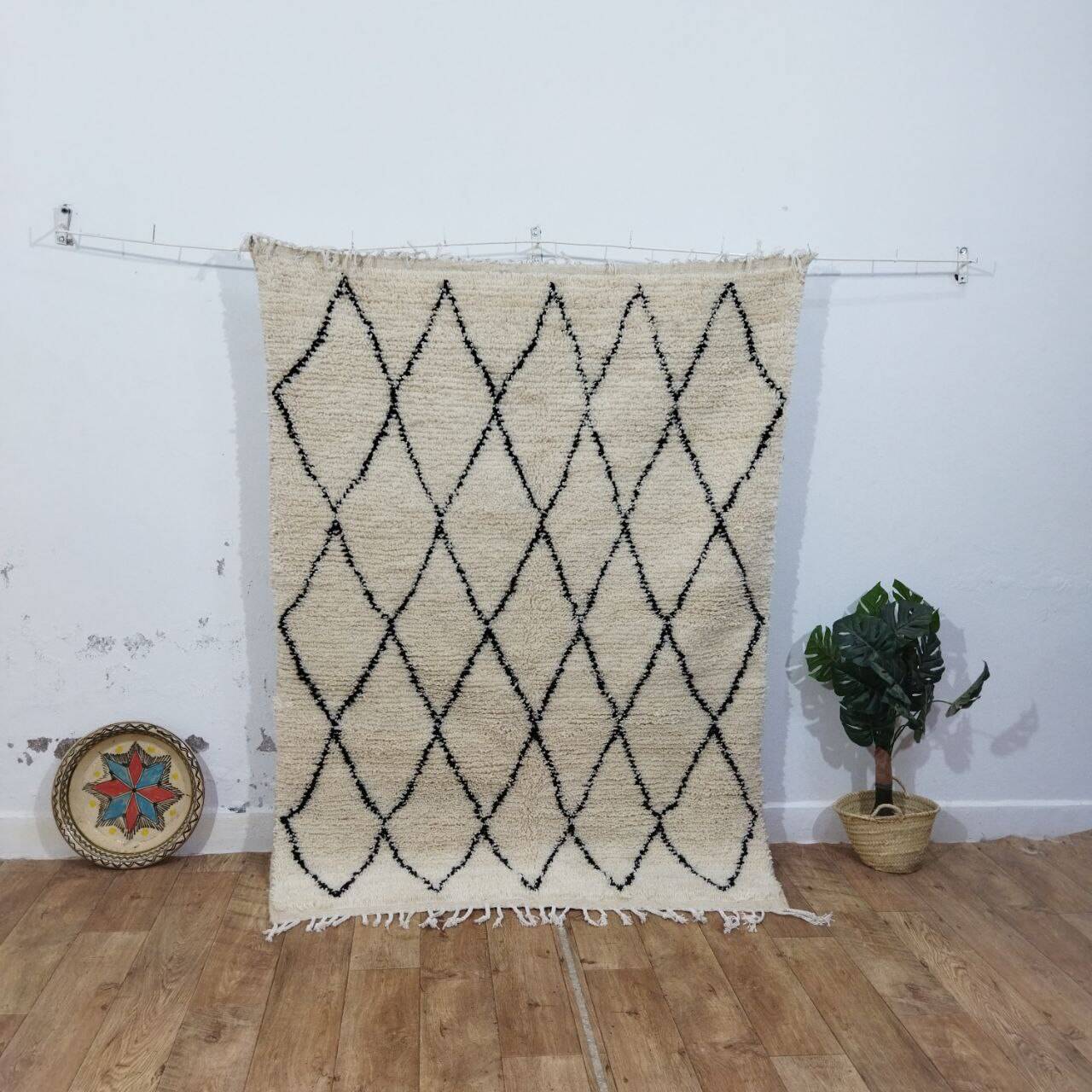 Azilal Berber rug in handmade wool 200 X 140 CM