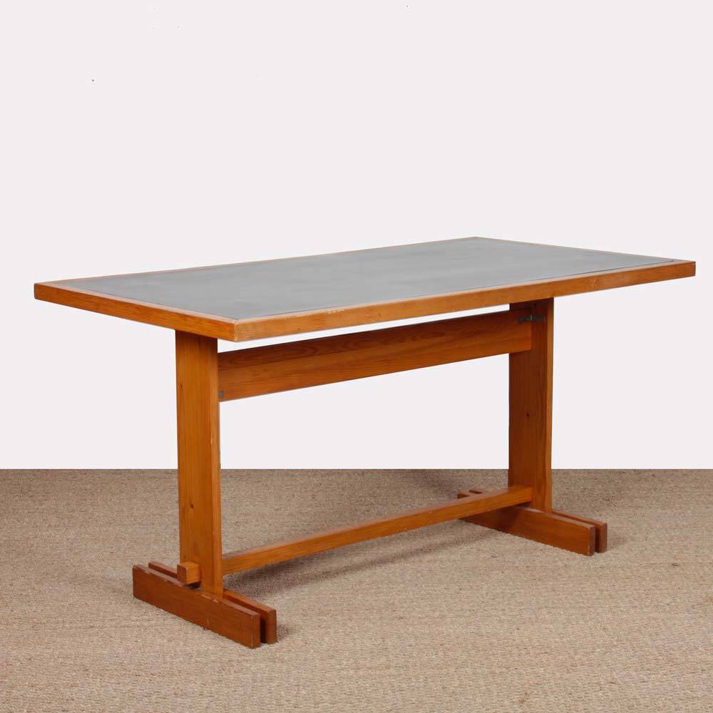 Rectangular pine dining table, 20th-century work.