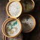 Un lot de 6 dessous de verre ronds bambou vintage papillons