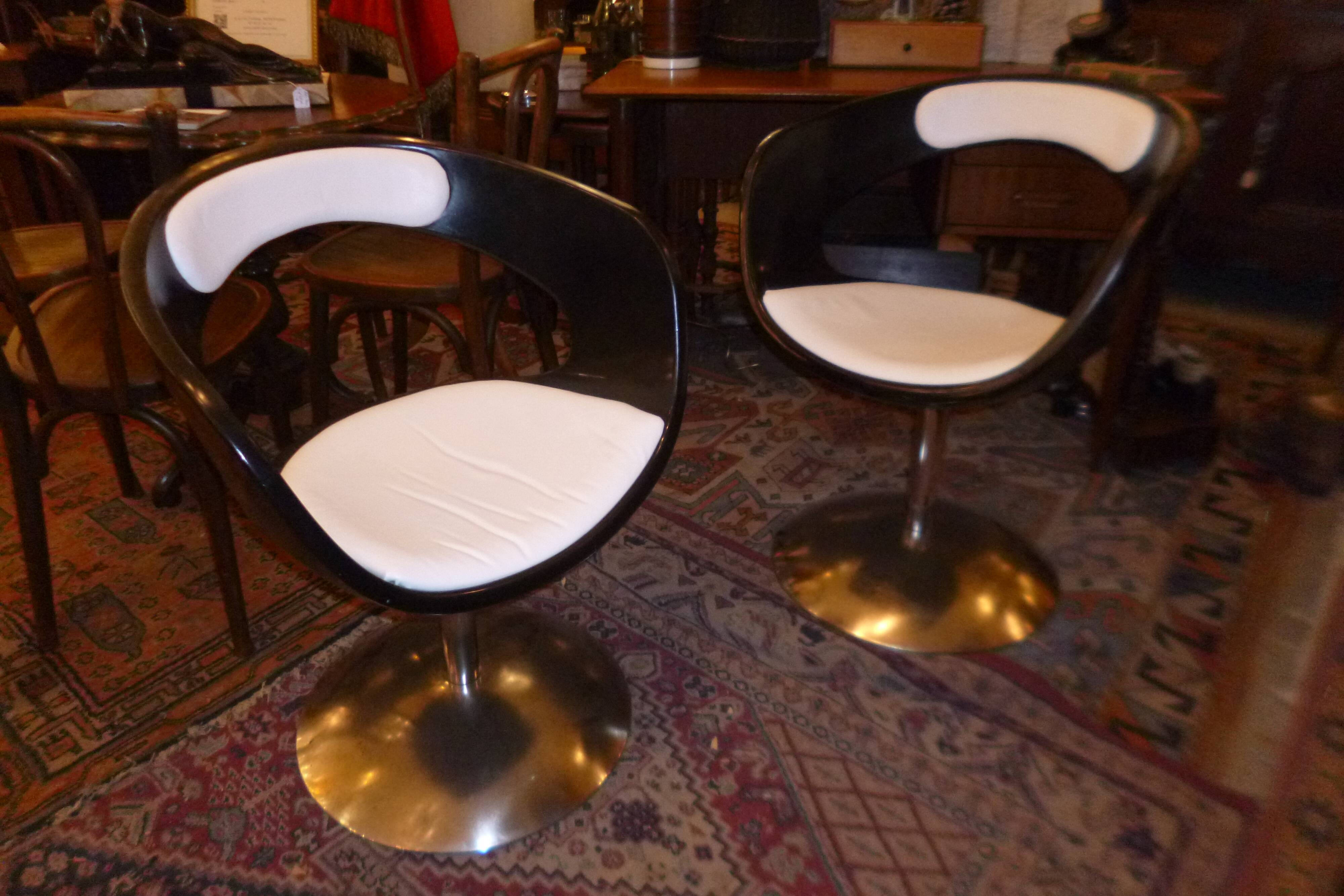 Pair of armchairs 70