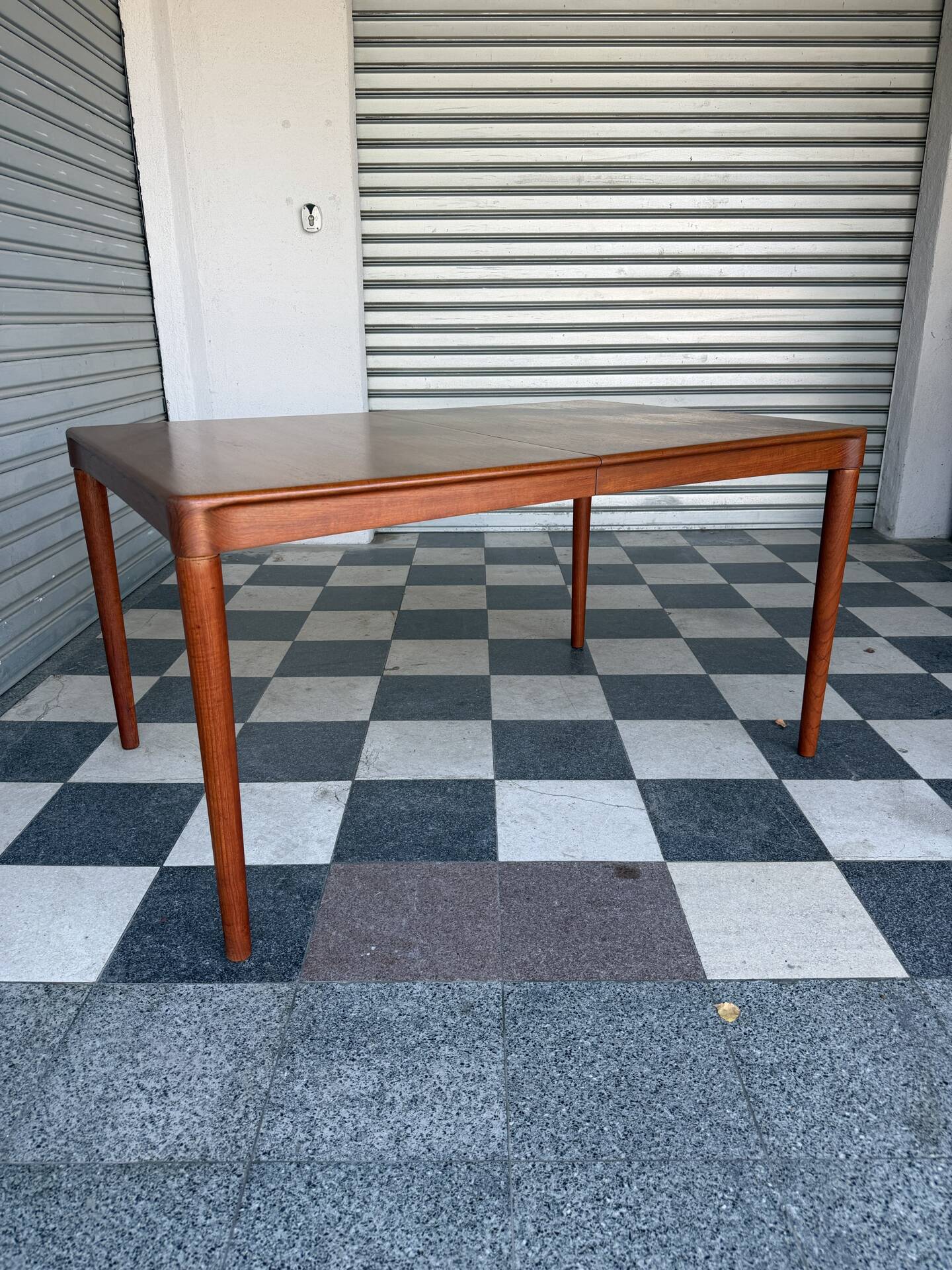 Table danoise en teck HW Klein pour Bramin