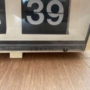 Horloge flip flap vedette