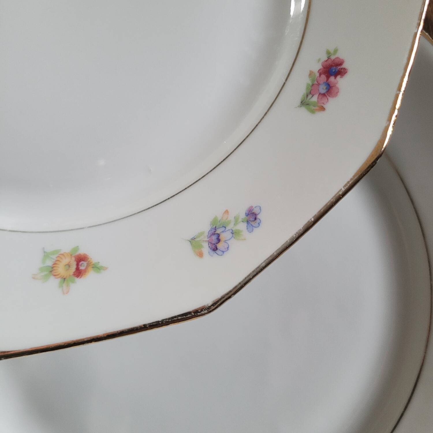 Set of 8 porcelain plates with twelve cut sides - floral decoration and